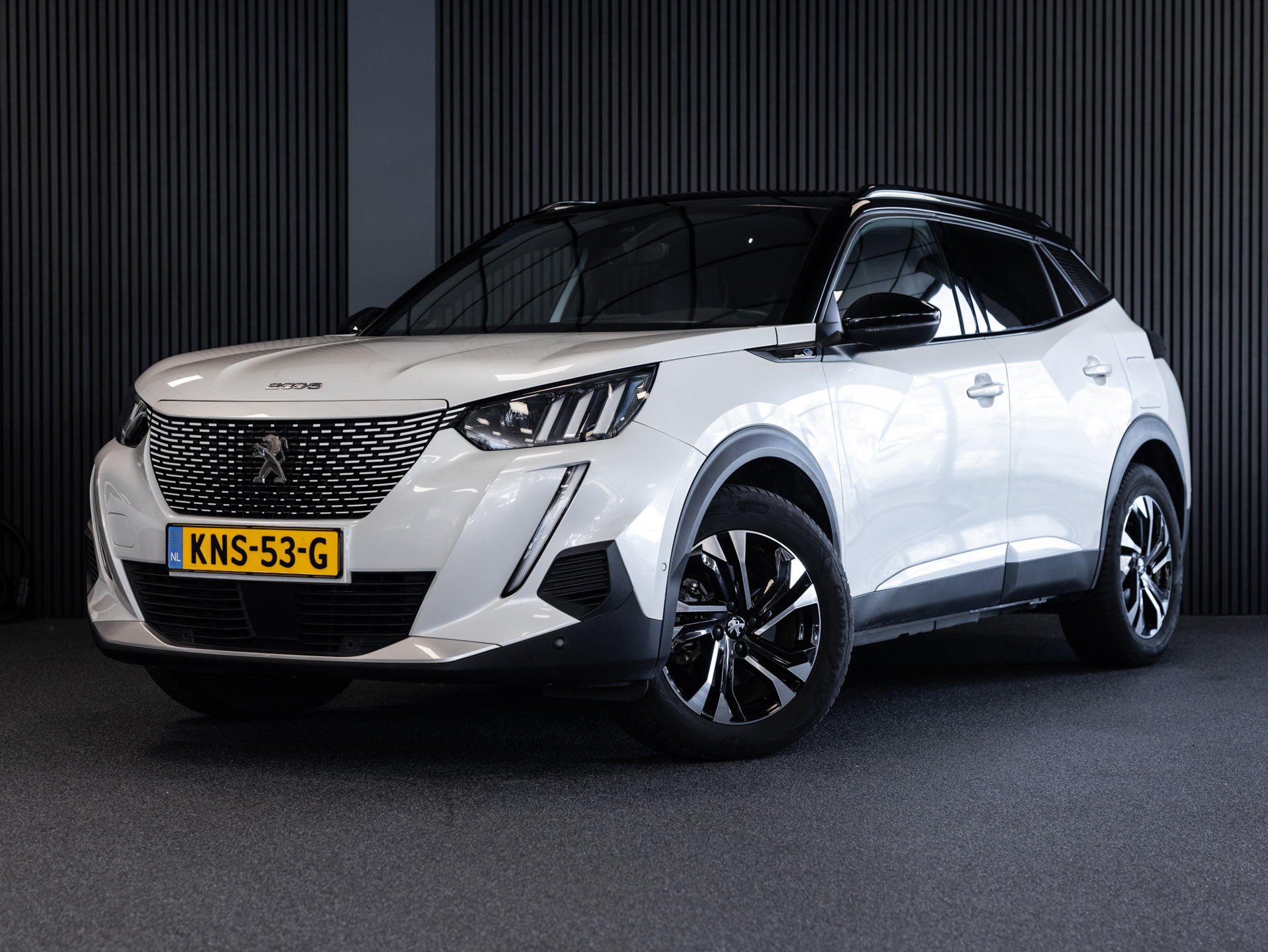 Peugeot E-2008 EV 54kWh l GT Line l SoH 96% l CAM. l 1ste eig. l NAV.l FULL OPTION l Als Nieuw 2023 - voorkant