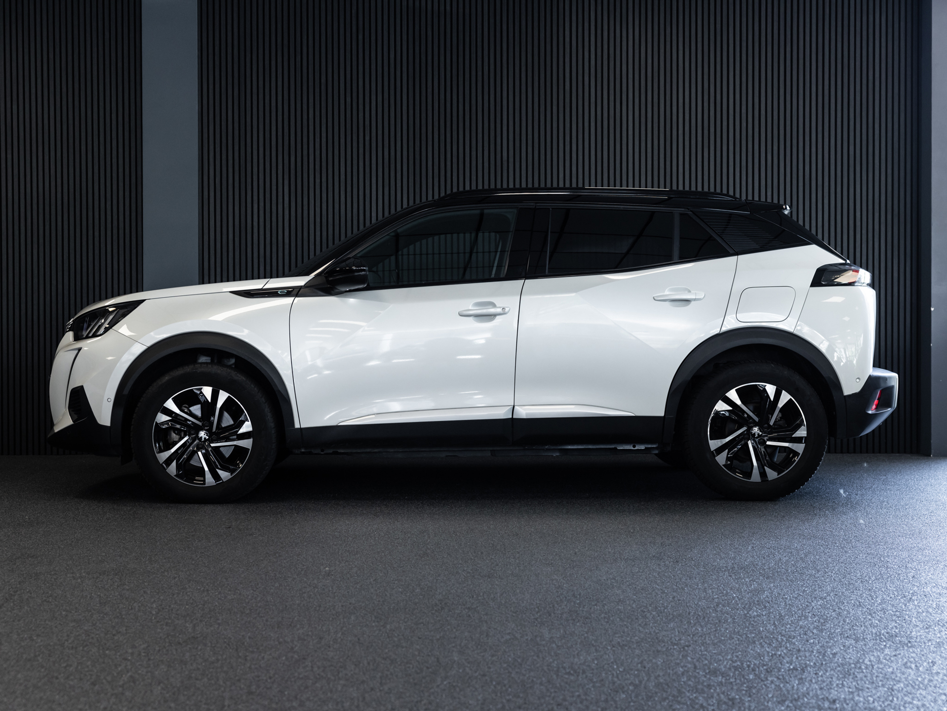 Foto van Peugeot E-2008
