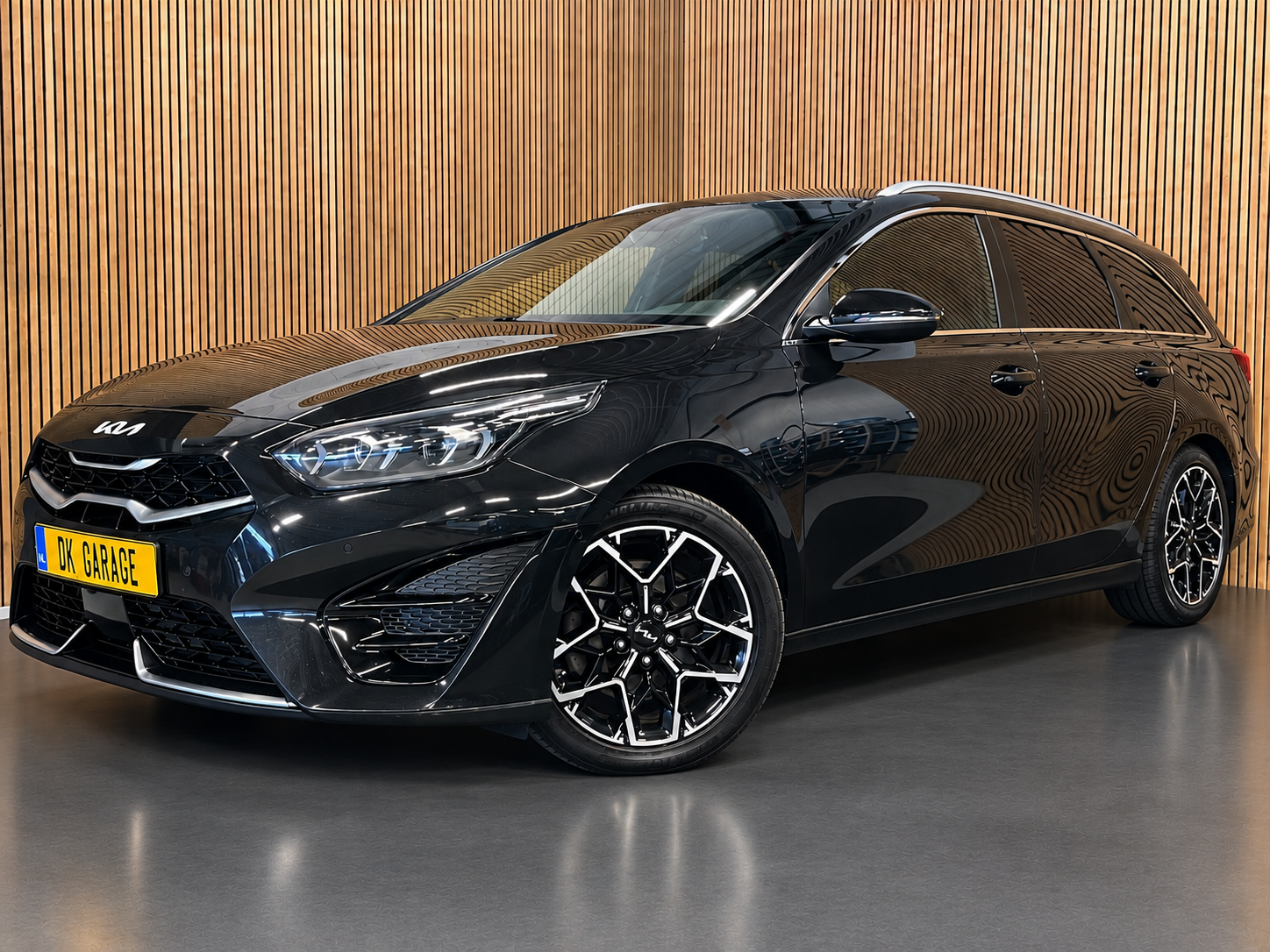 Kia Ceed Sportswagon 1.5 T-GDi GT-Line|161PK|AUTOMAAT|ACC|DIGITAL|KEYLESS|JBL|CARPLAY|ANDROID|STOEL+STUURVERW|CAMERA|CRUISE+CLIMA| 2024 - voorkant
