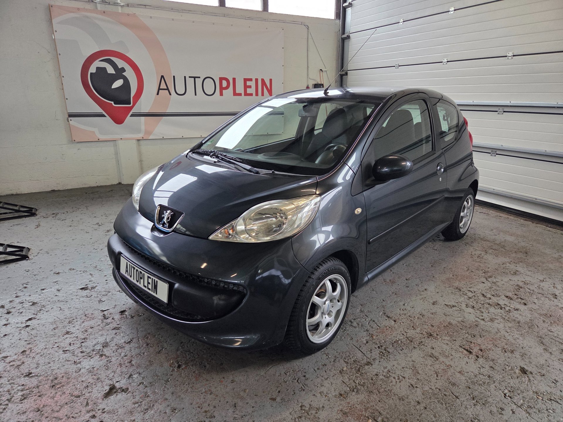 Peugeot 107 1.0-12V XR 2006 - voorkant