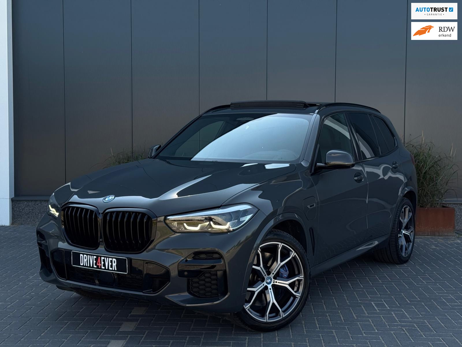 BMW X5 XDrive45e M Pakket|Pano|360 Camera|SFEER|LED|LEDER|MM SEATS 2023 - voorkant