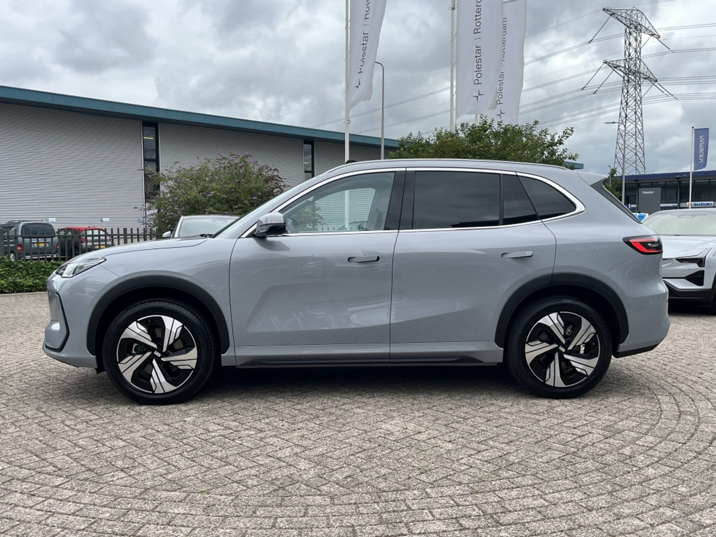 Foto van Geely E5