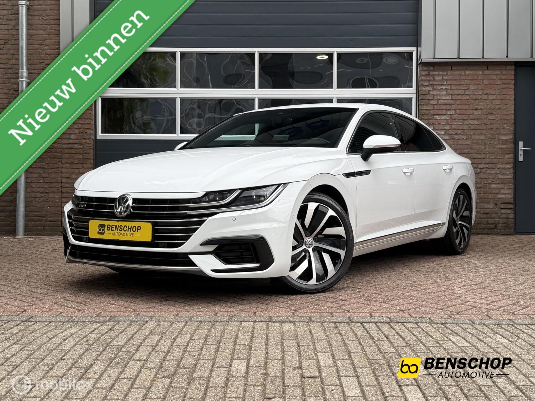 Volkswagen Arteon 2.0 TSI R-Line Alcantara Carplay Navi Camera ACC LED 19 Inch 2017 - voorkant