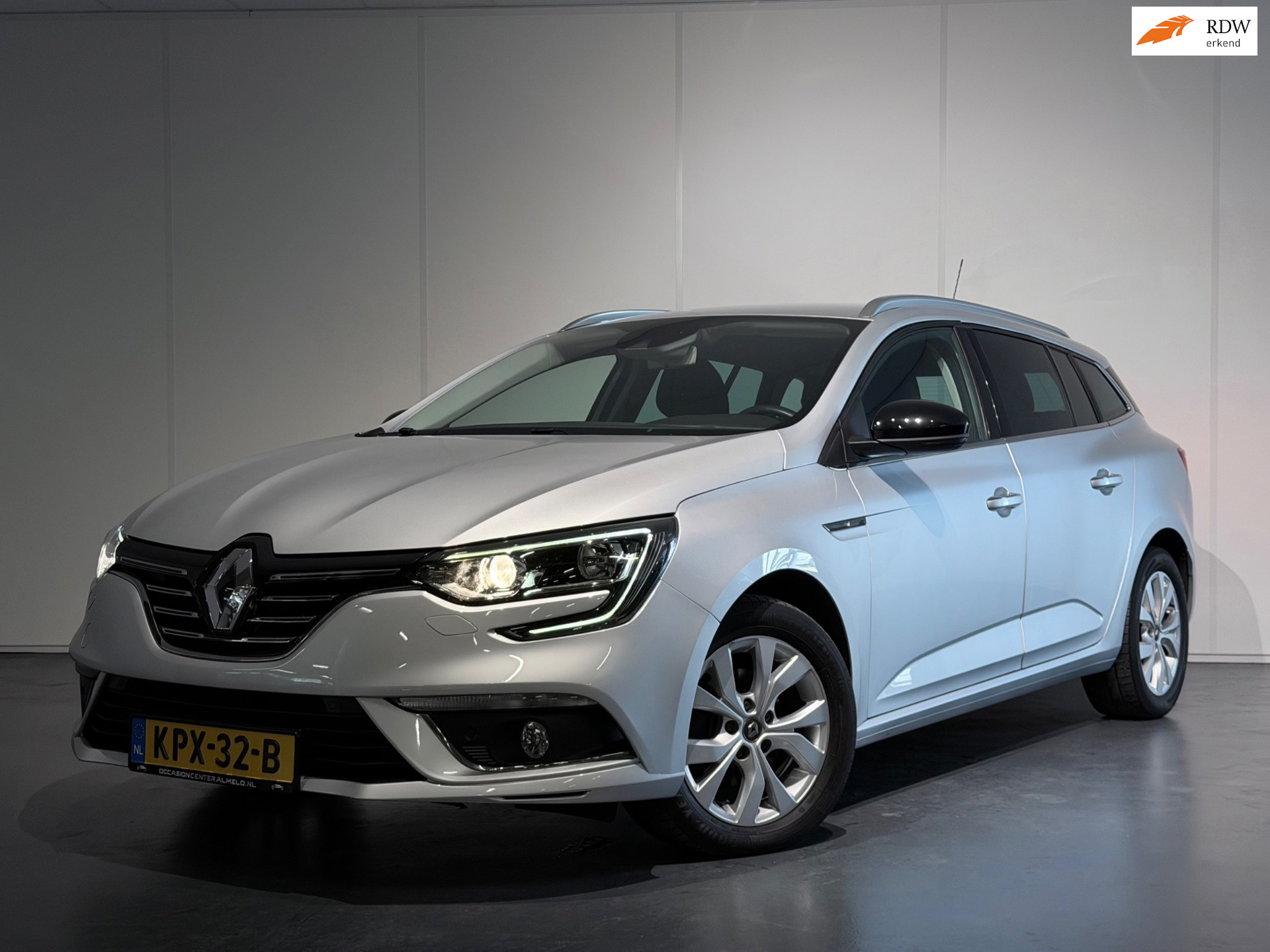 Renault Mégane Estate 1.3 TCe Limited /Clima/Cruise/LED/CarPlay/Keyless/Camera/NAVI/LaneAss/Bots/ 2020 - voorkant
