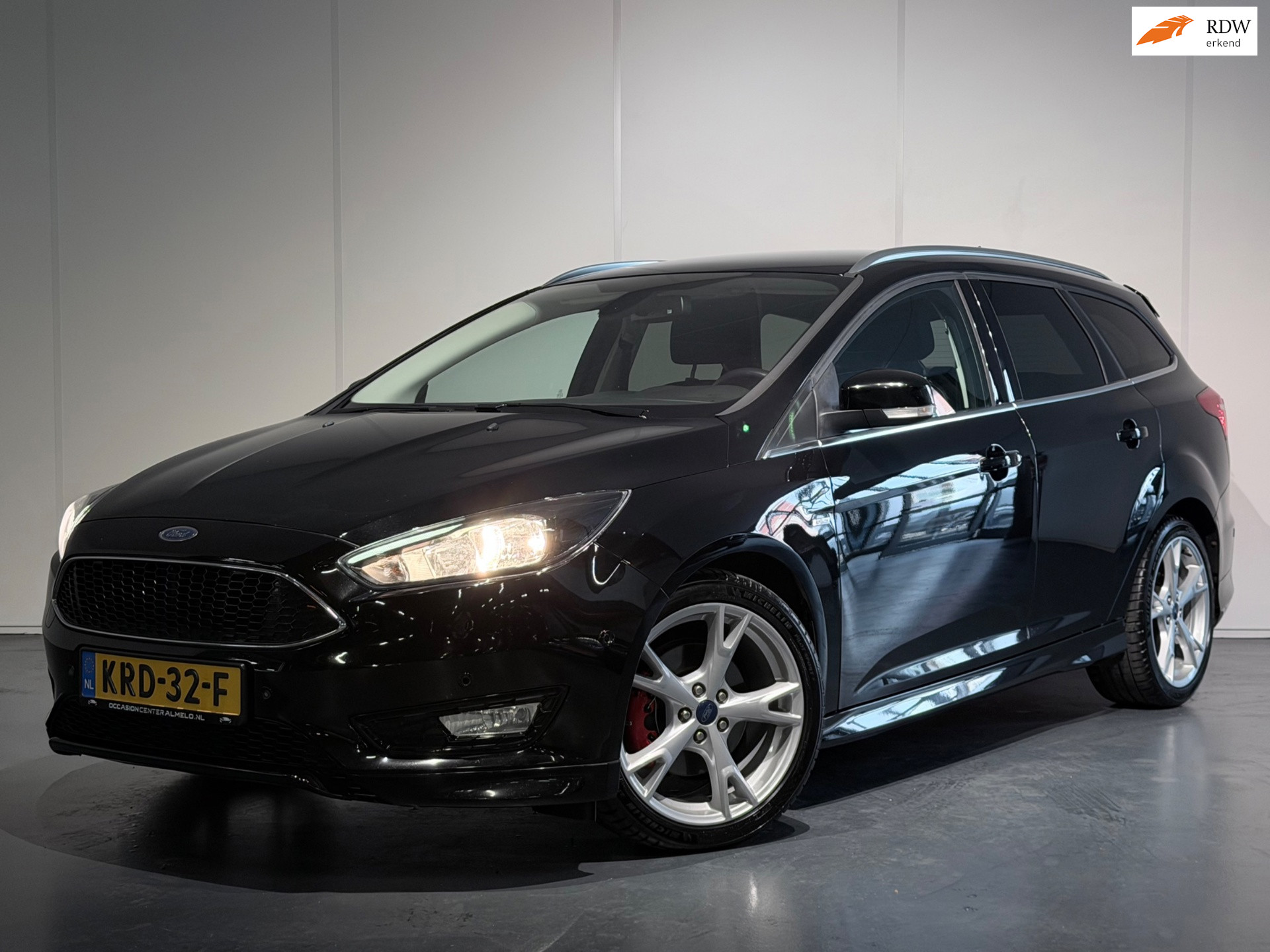 Ford Focus Wagon 1.5 ST-Line /Clima/Cruise/PDC/Keyless/NAVI/LMV 2017 - voorkant