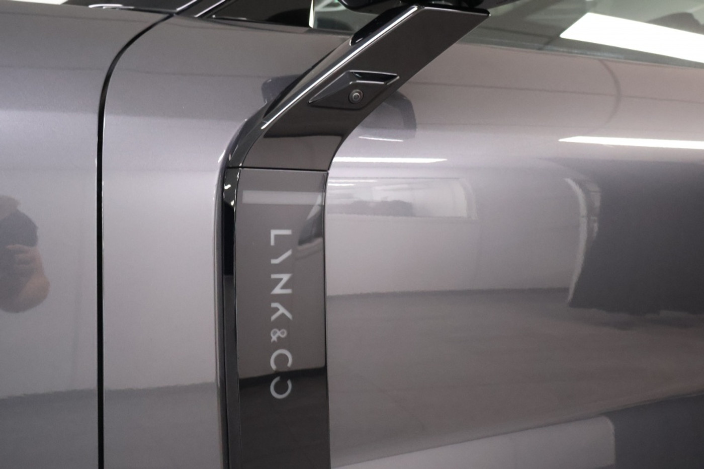 Foto van LYNK & Co 08