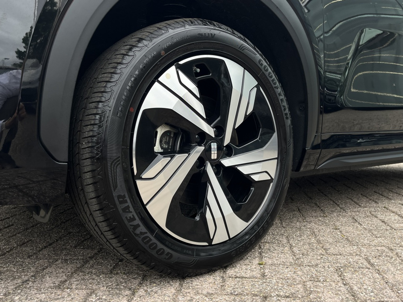 Foto van Geely E5