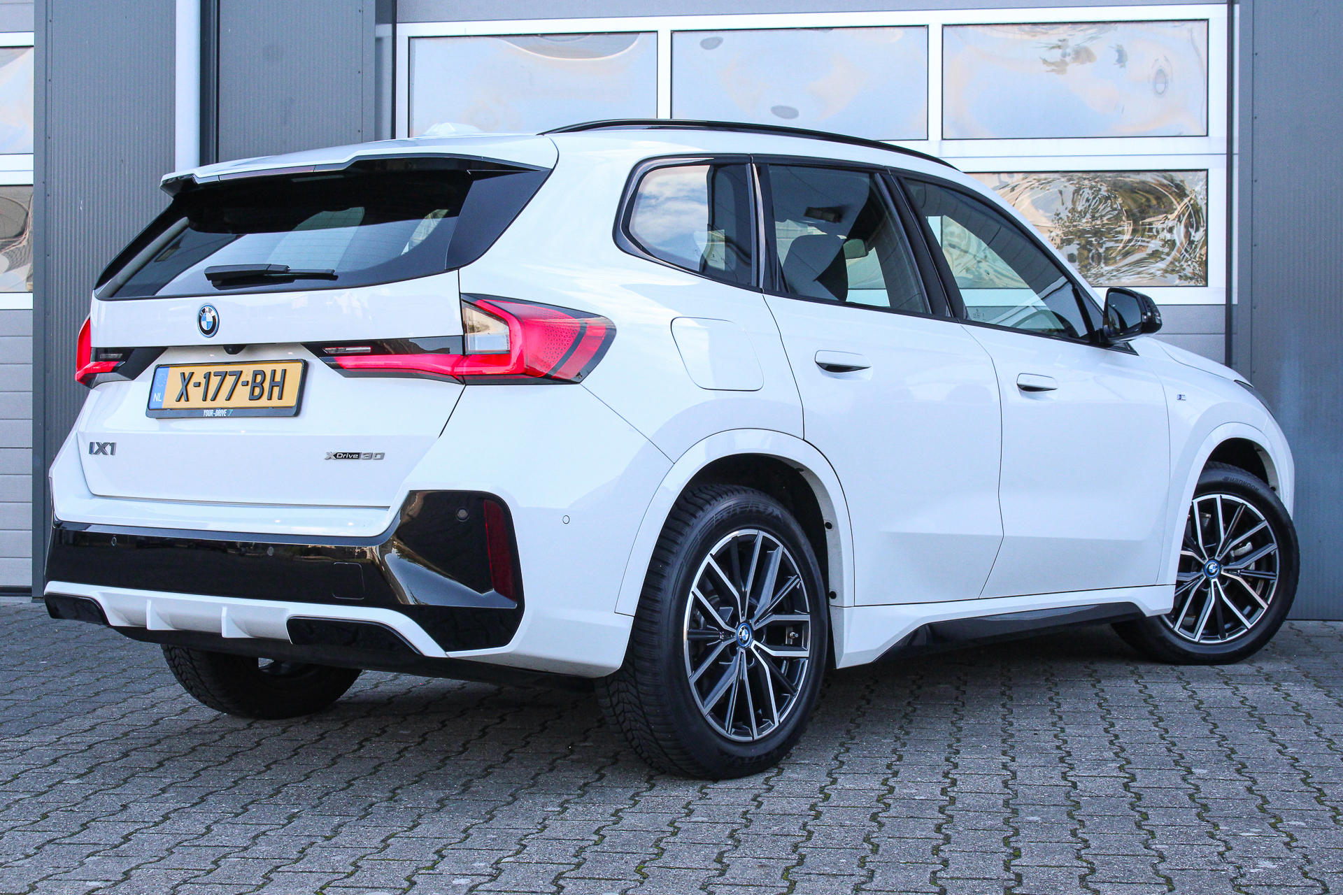 Foto van BMW Ix1 Xdrive30