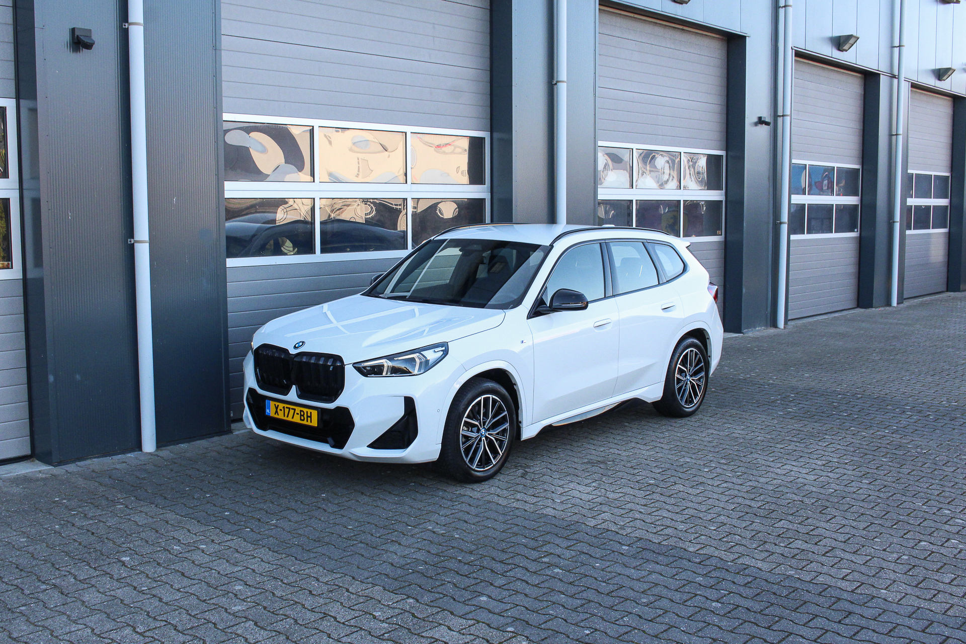 Foto van BMW Ix1 Xdrive30