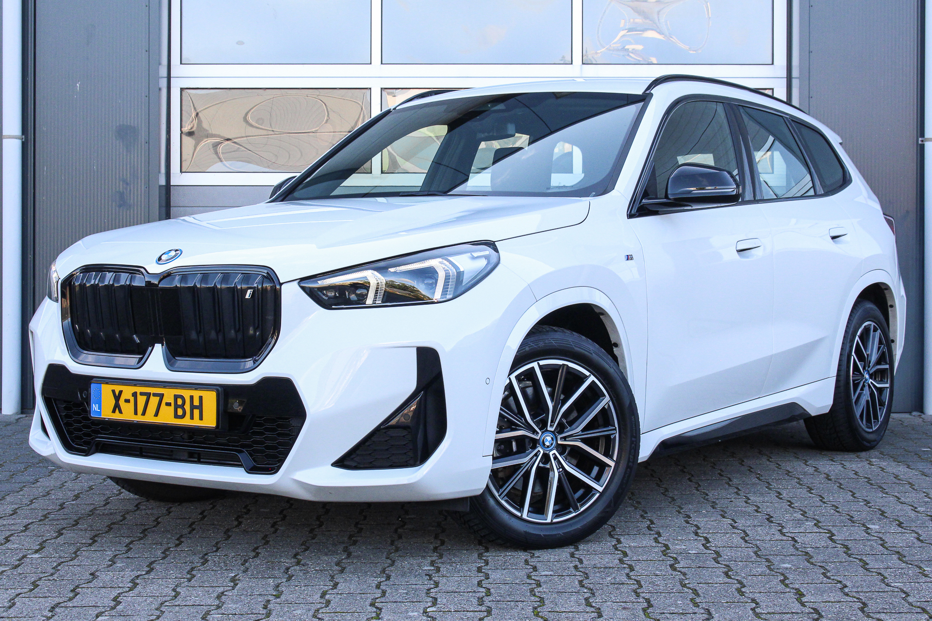 Foto van BMW Ix1 Xdrive30