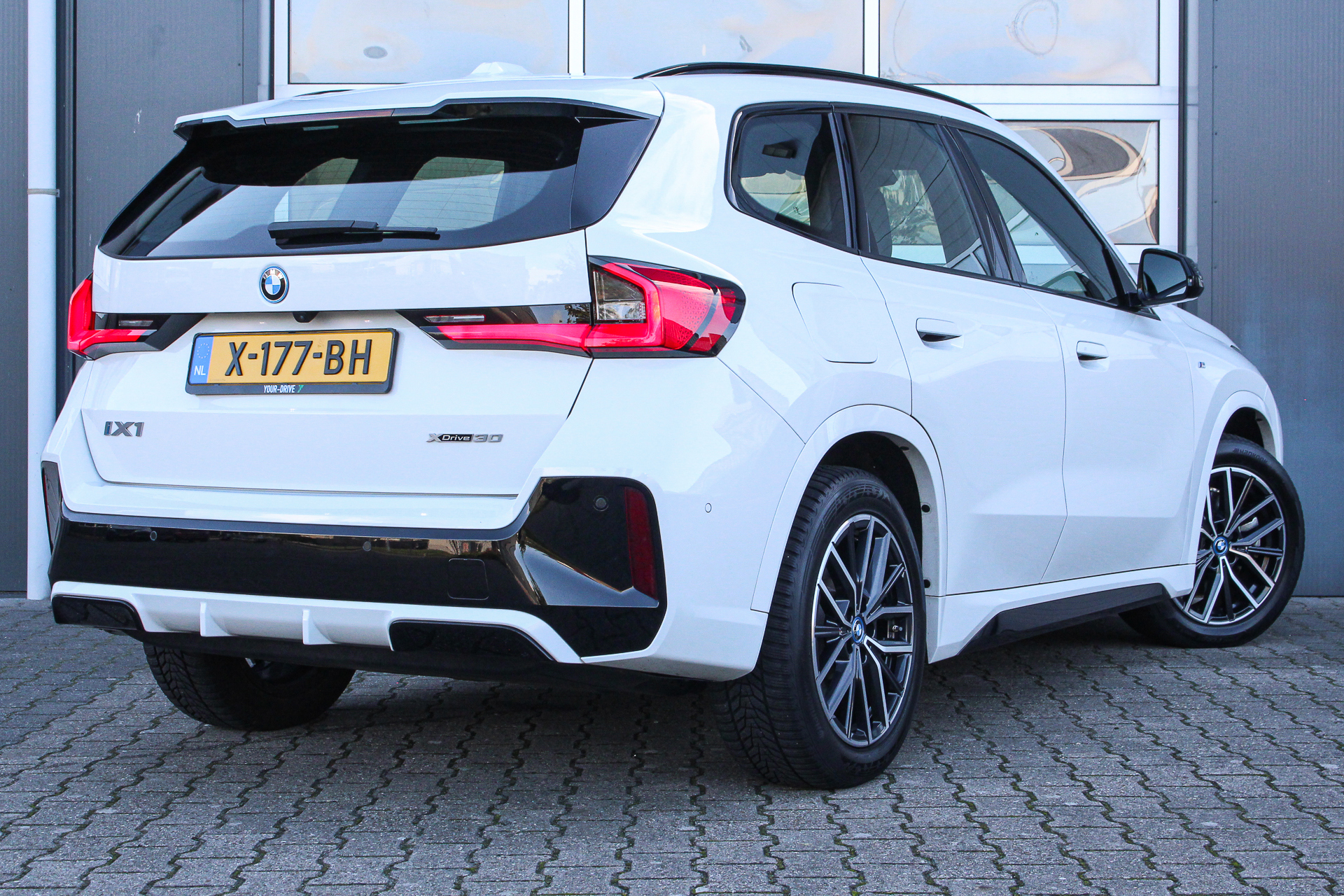 Foto van BMW Ix1 Xdrive30
