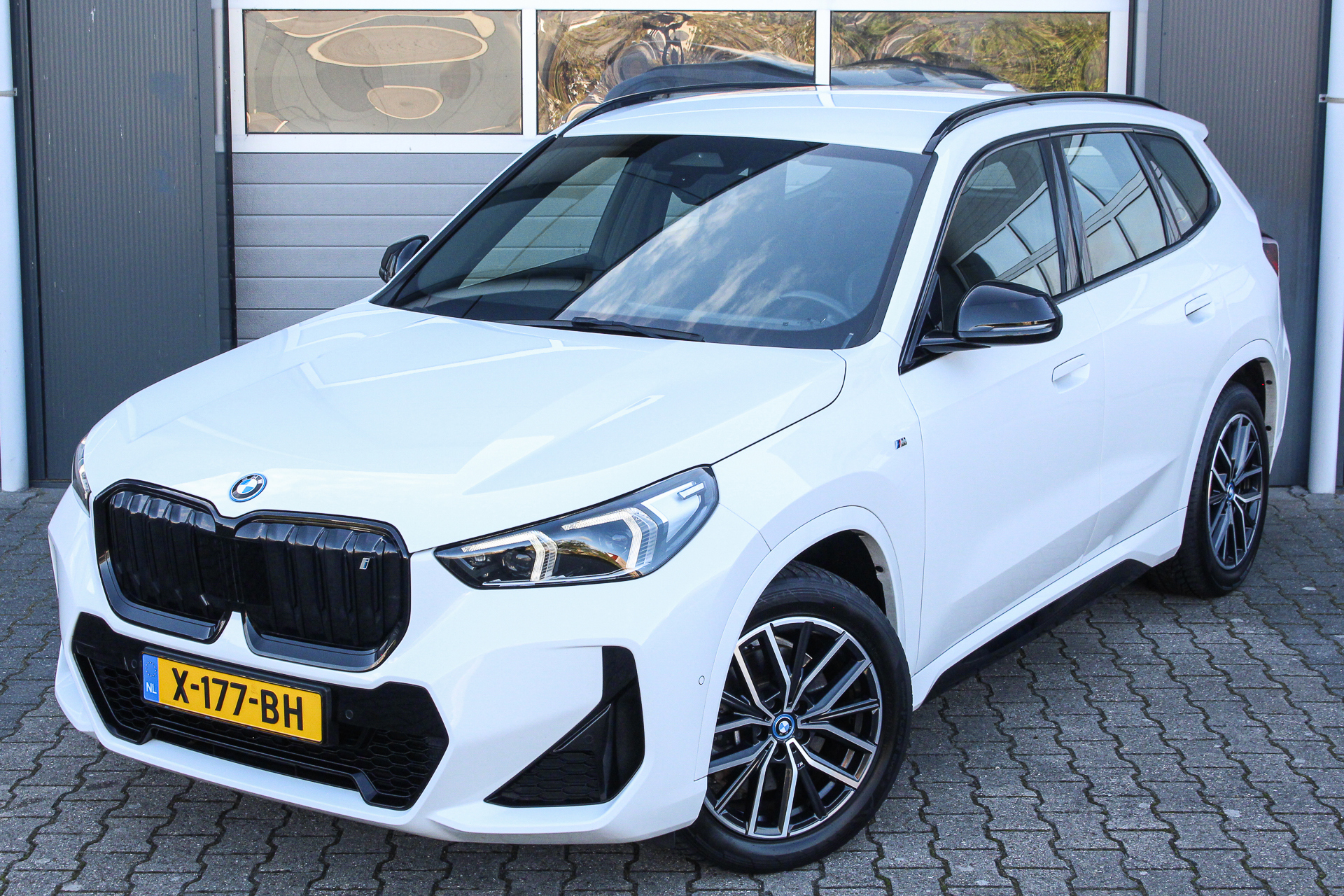 Foto van BMW Ix1 Xdrive30