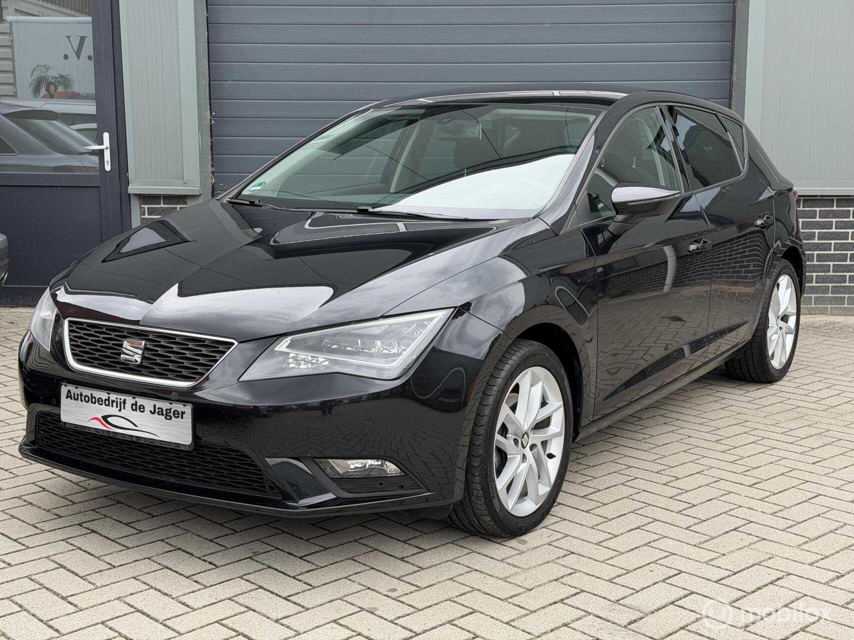 Seat Leon SC 1.2 TSI/ DEALER ONDERHOUDEN/ NAV./ APK/ 105 PK 2014 - voorkant