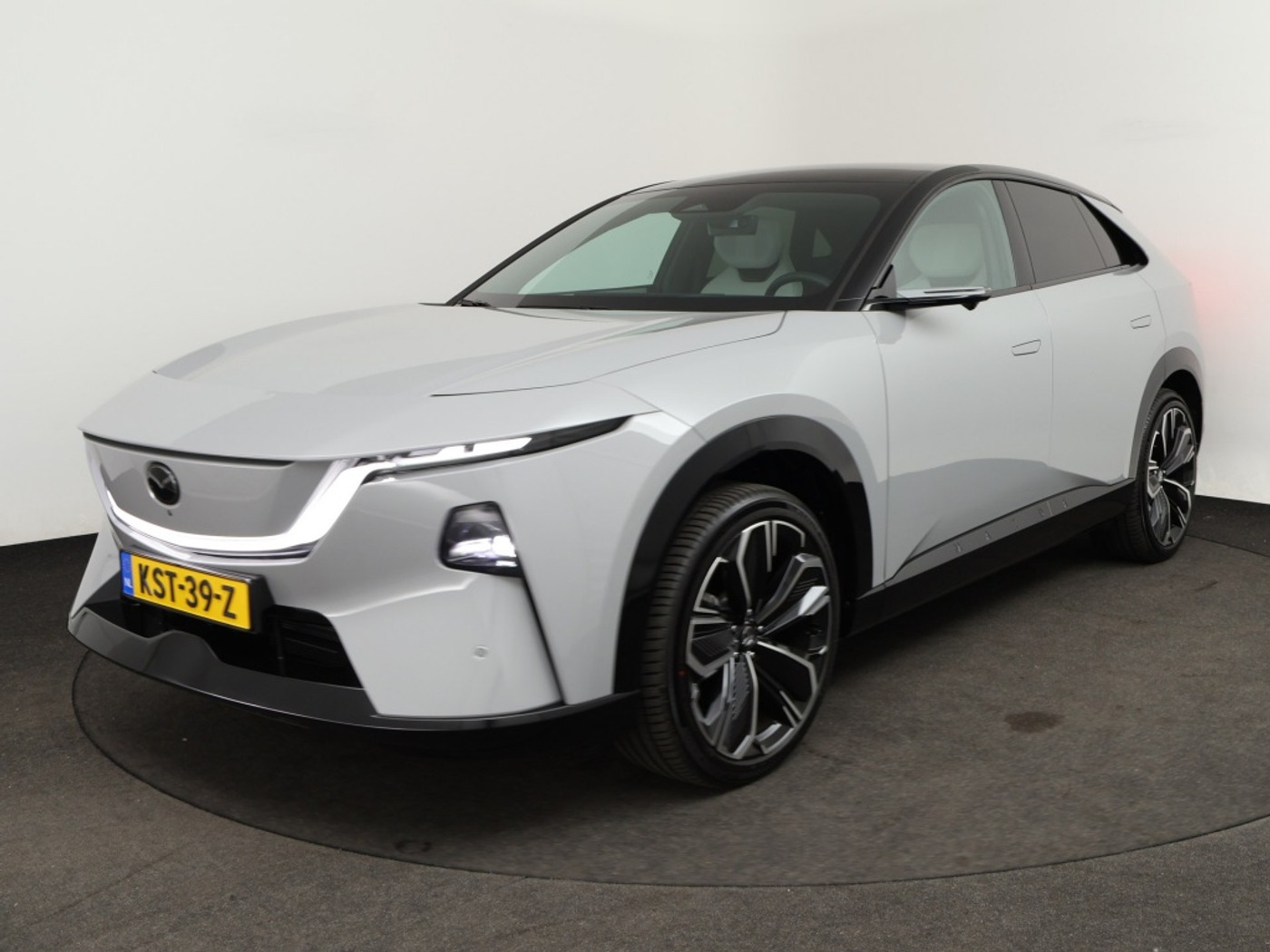 Mazda Cx-6e Takumi+ 258pk 78kWh | Maztex leder | *DEMO* 2026 - voorkant