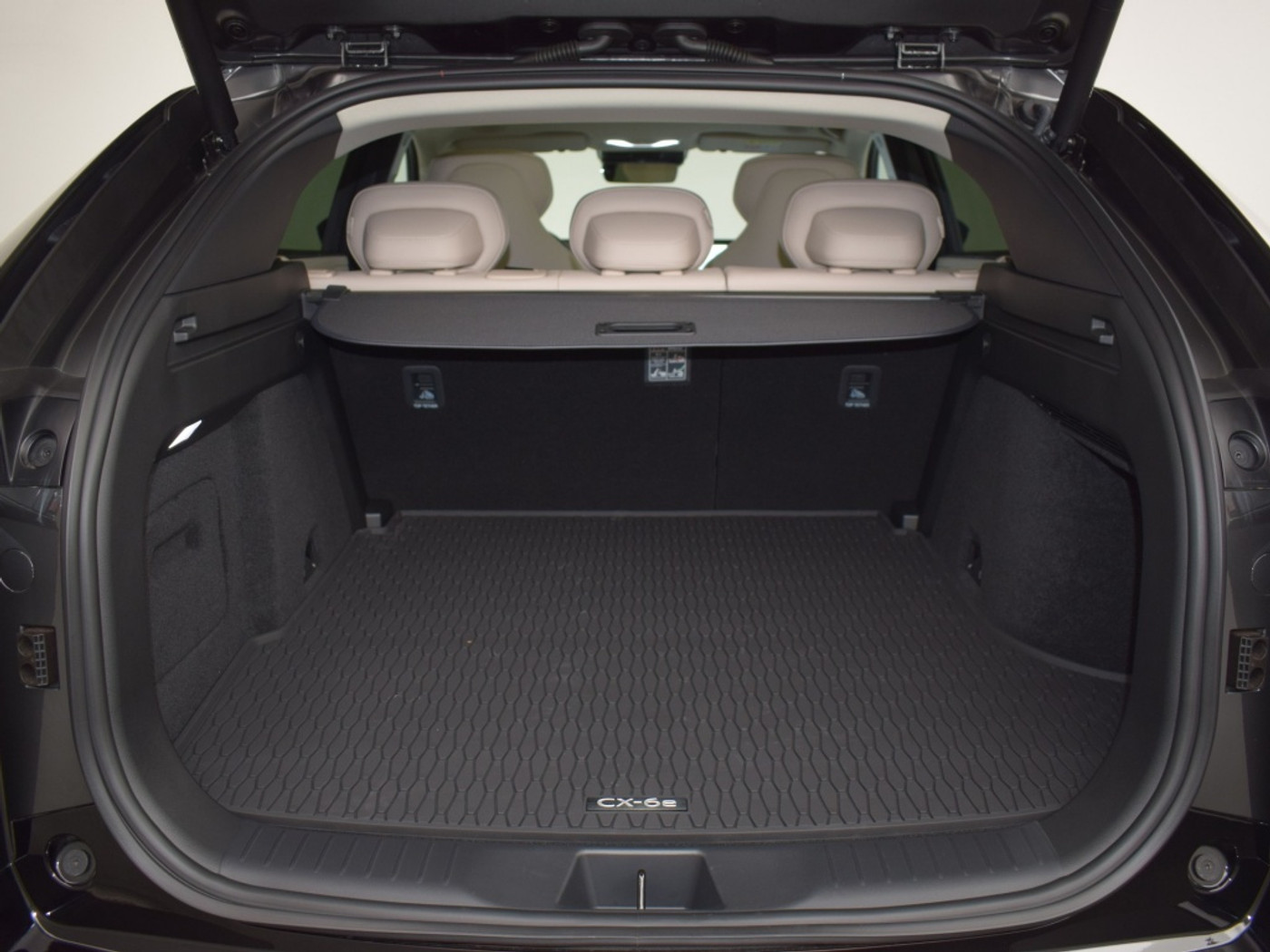Foto van Mazda Cx-6e