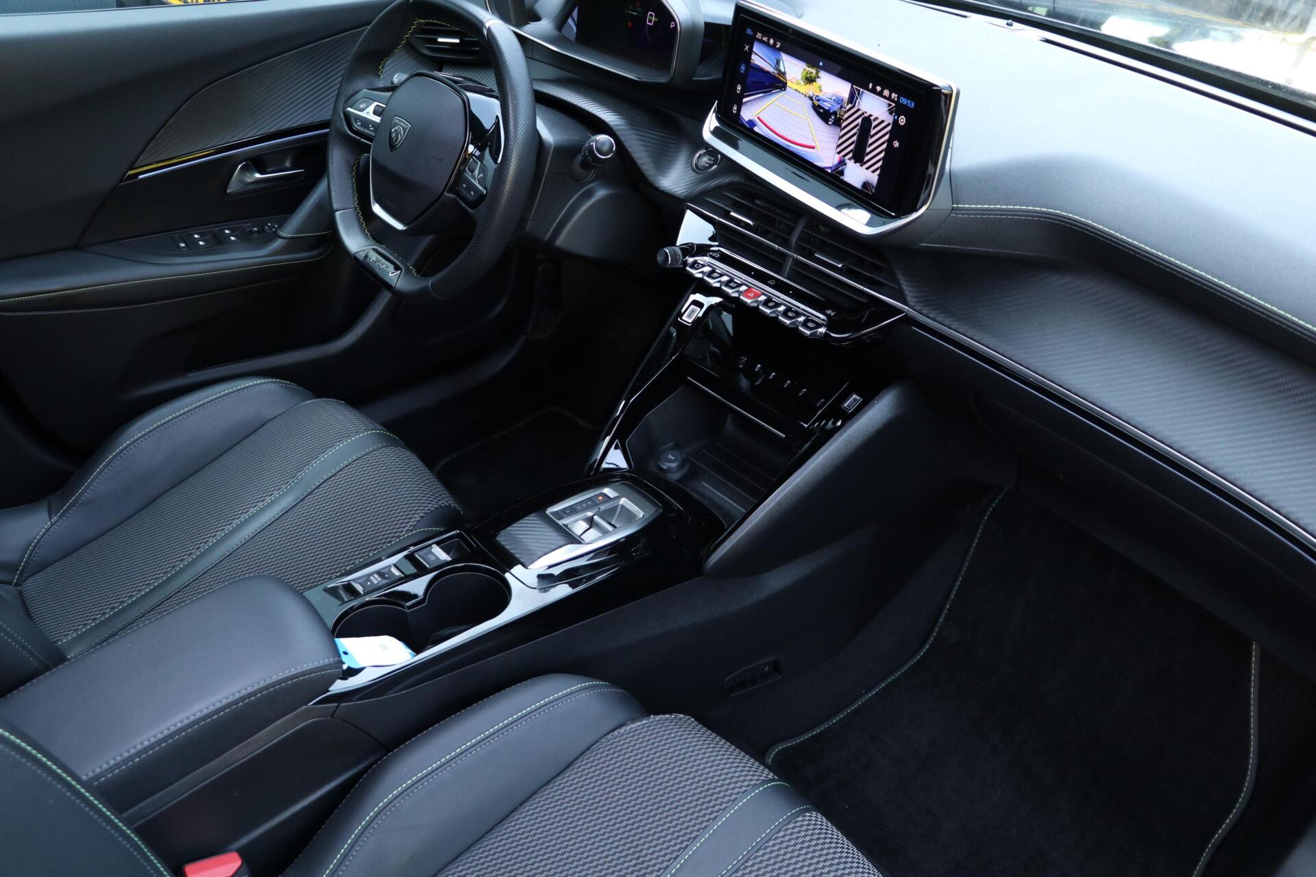 Foto van Peugeot E-2008