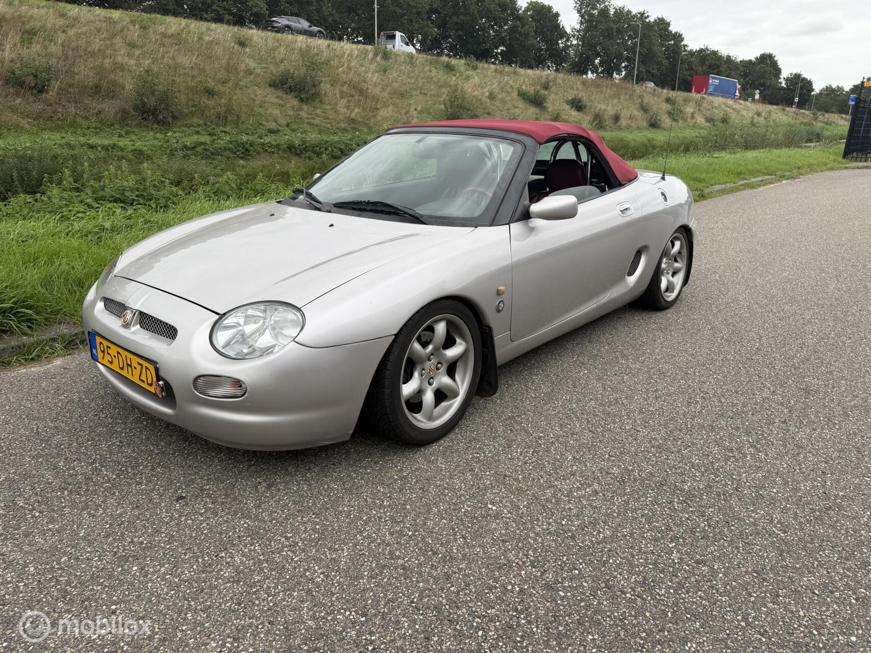 MG MGF 1.8i cabrio 120 pk 1999 - voorkant