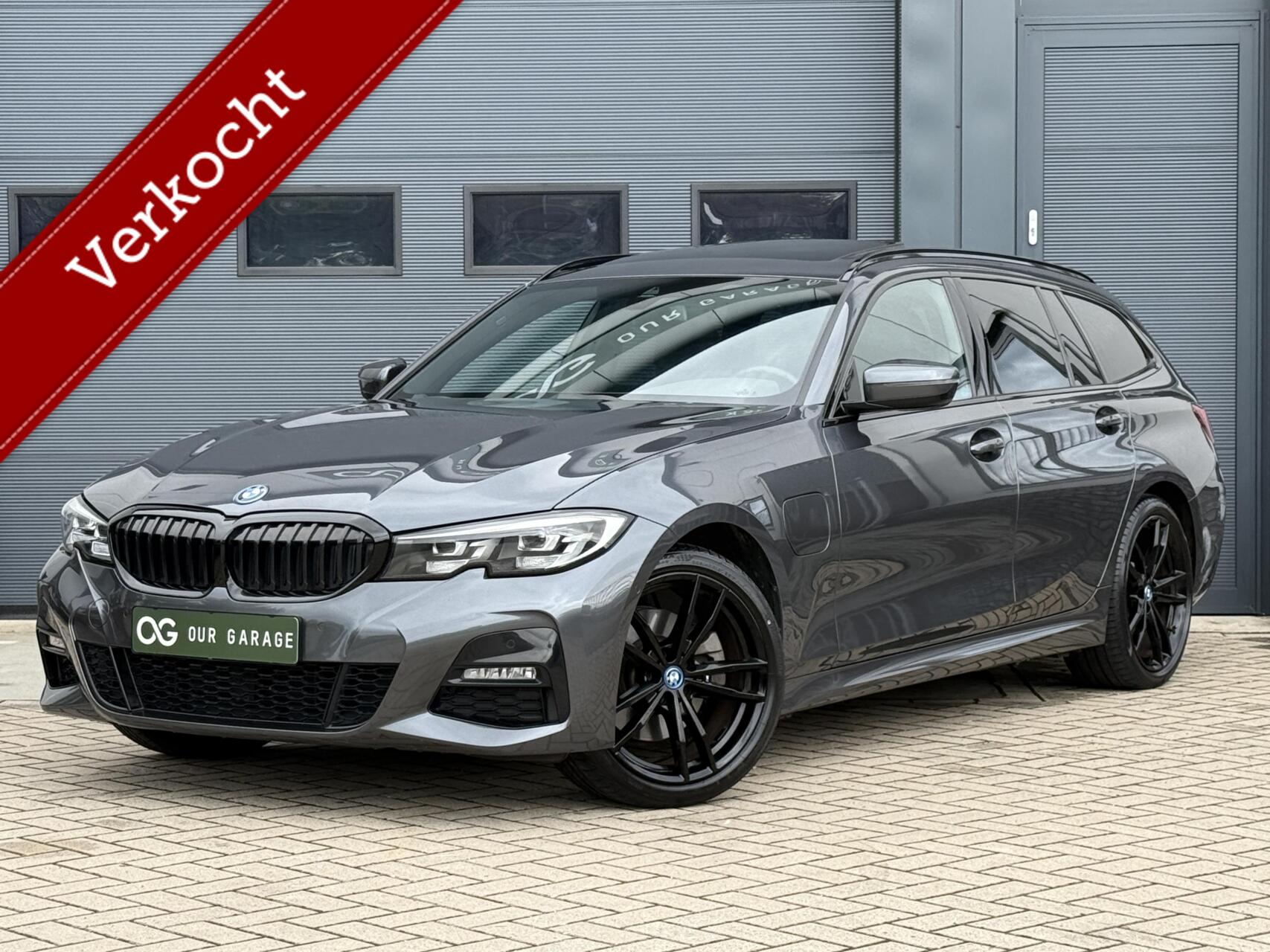 BMW 3-serie Touring 320e M-Sport|Camera|Pano|Trekhaak|19" 2022 - voorkant