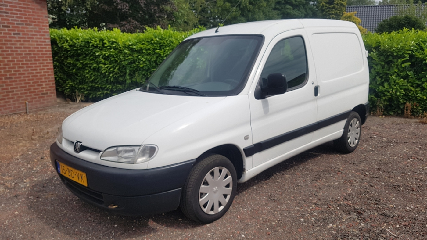 Peugeot Partner 170C 1.9 Avantage 2002 - voorkant