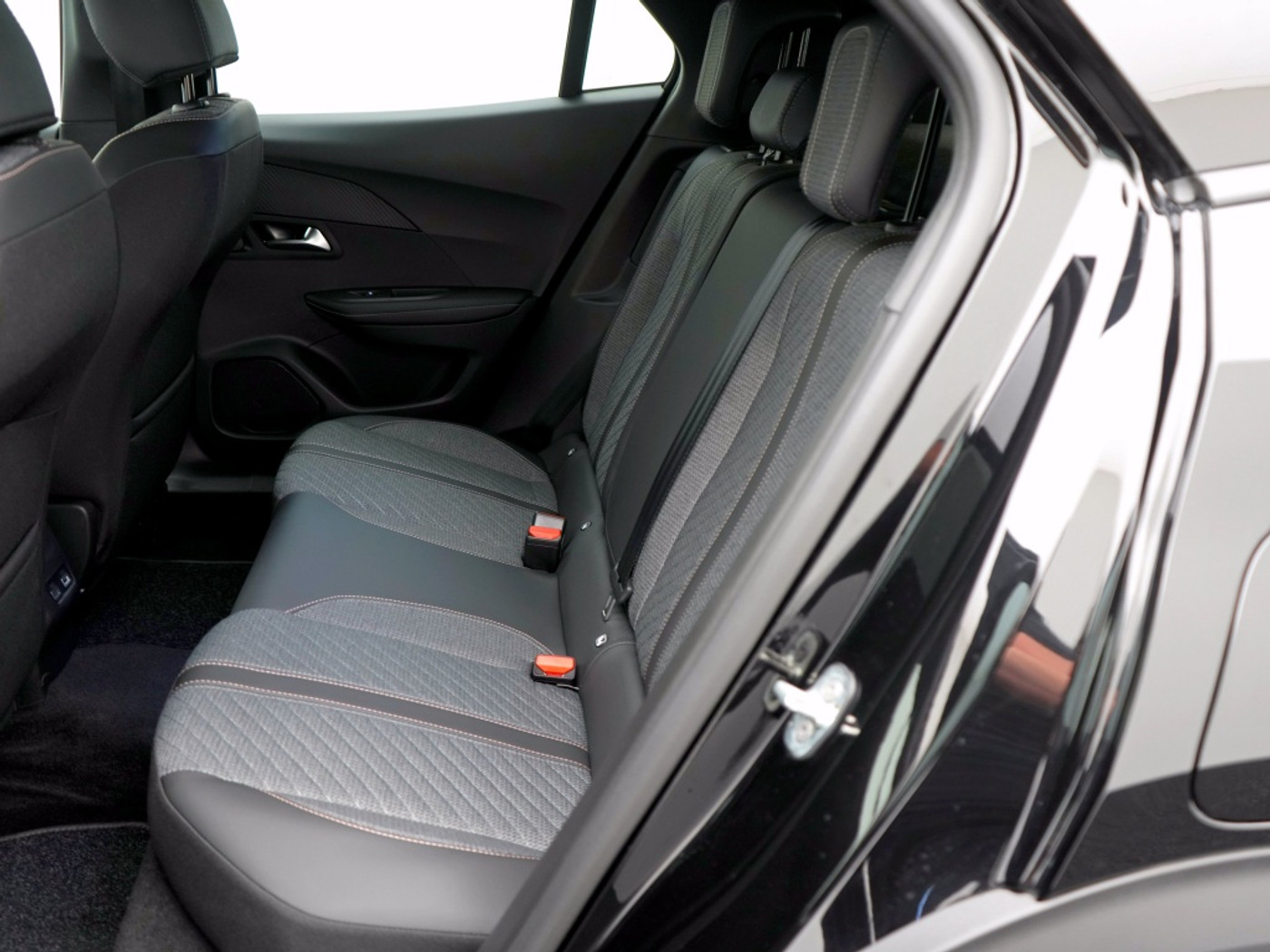 Foto van Peugeot E-2008