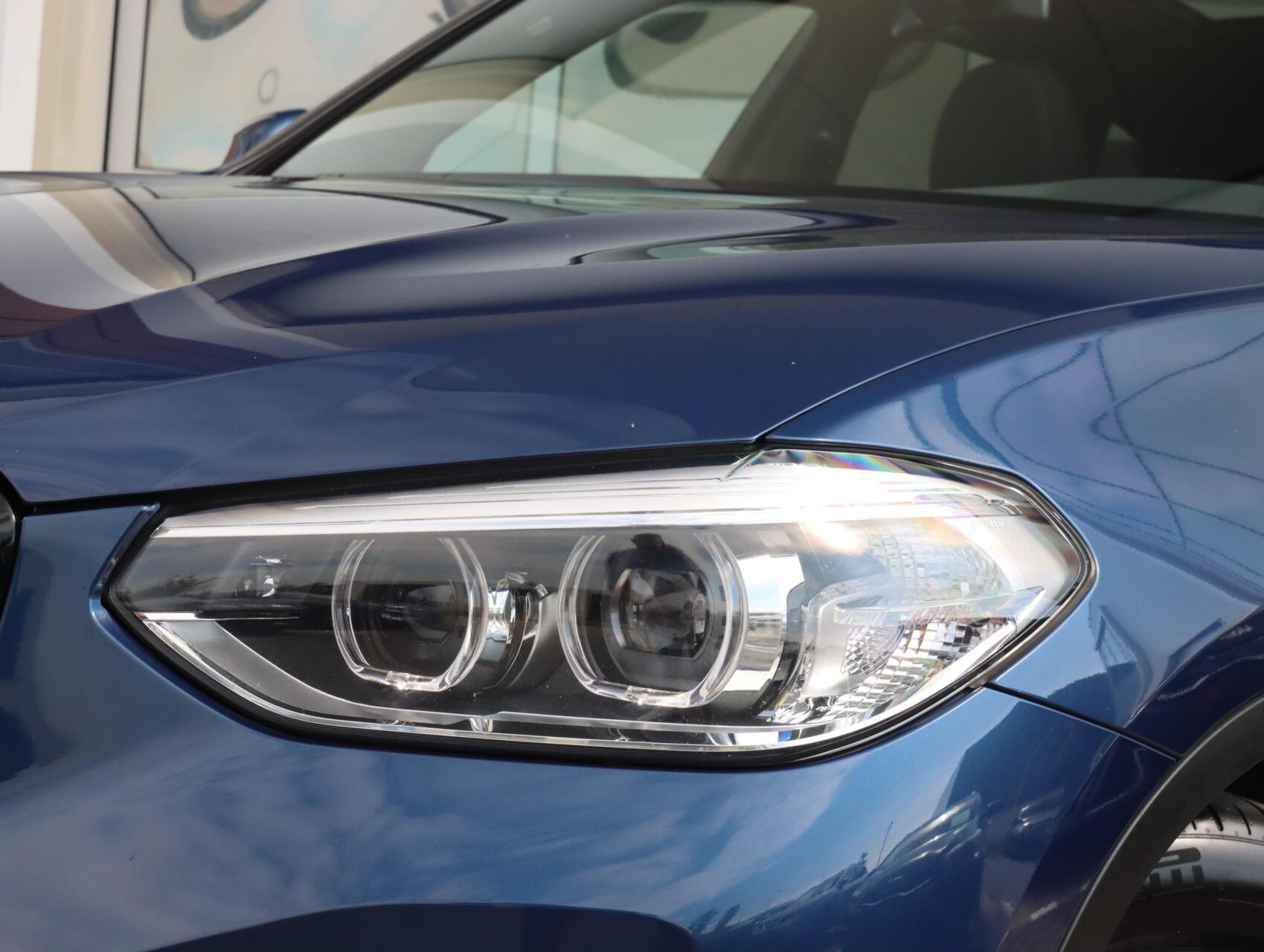 Foto van BMW Ix3