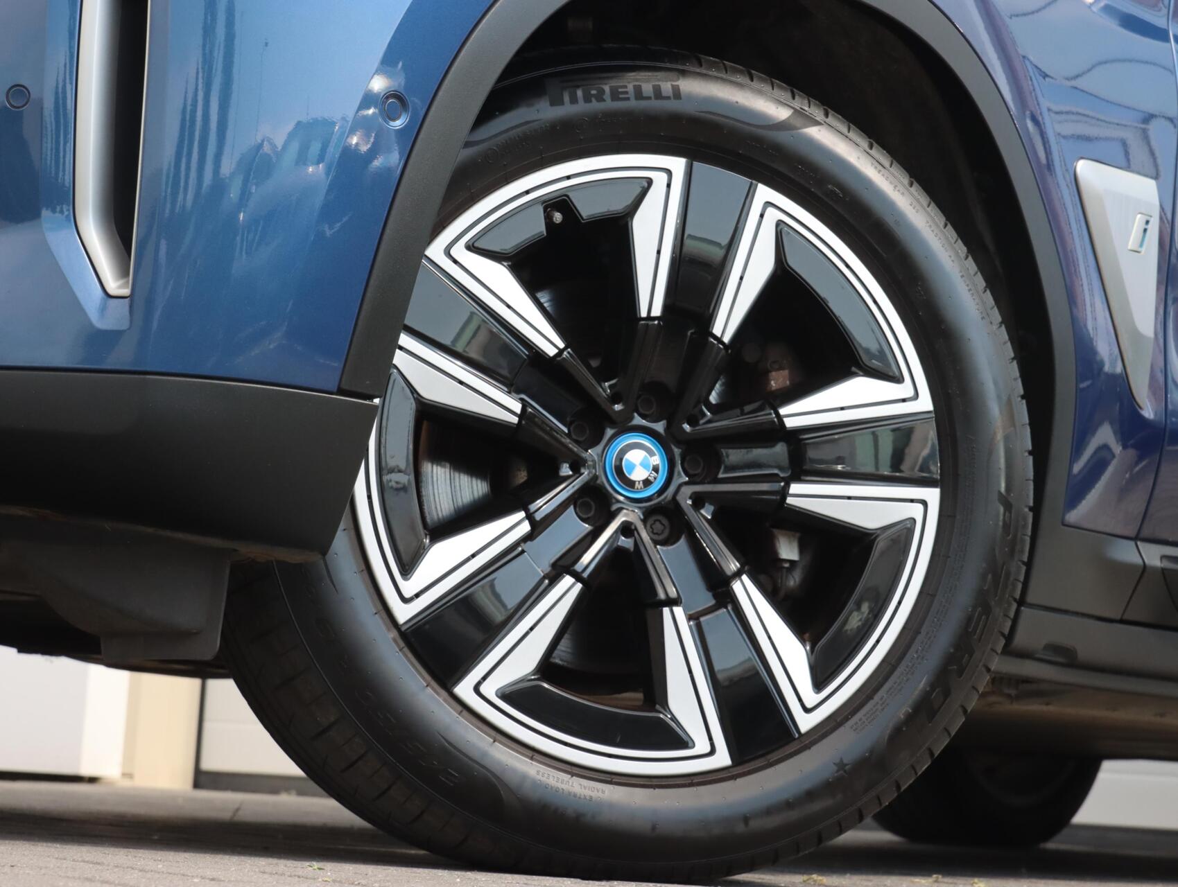 Foto van BMW Ix3