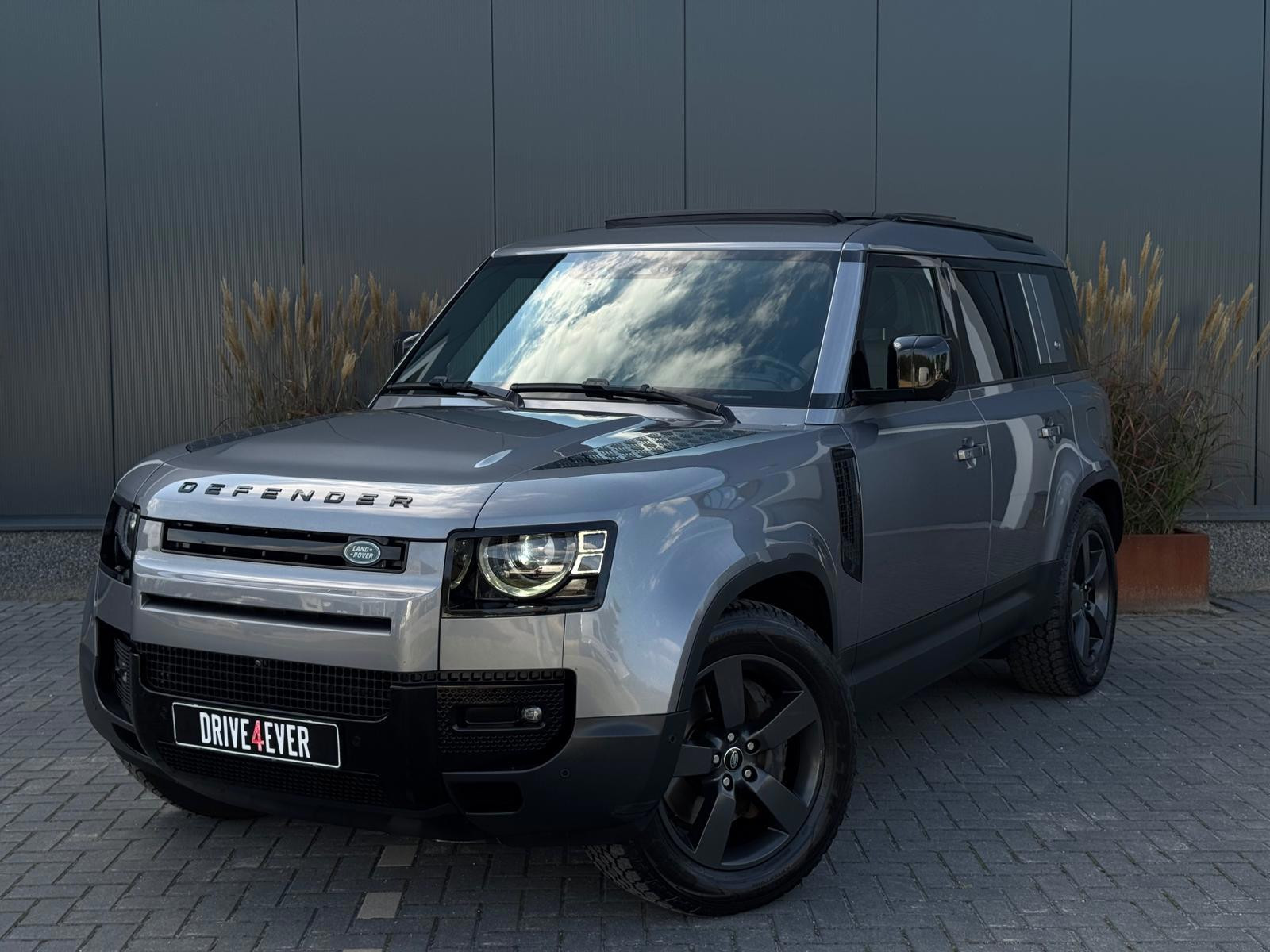 Land Rover Defender 110 2.0 P400e 110 S | Pano | 360 | Leder 2021 - voorkant