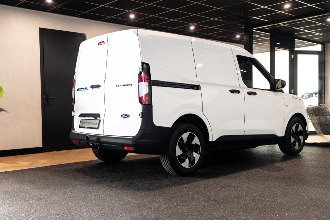 Foto van Ford E-transit Cour.
