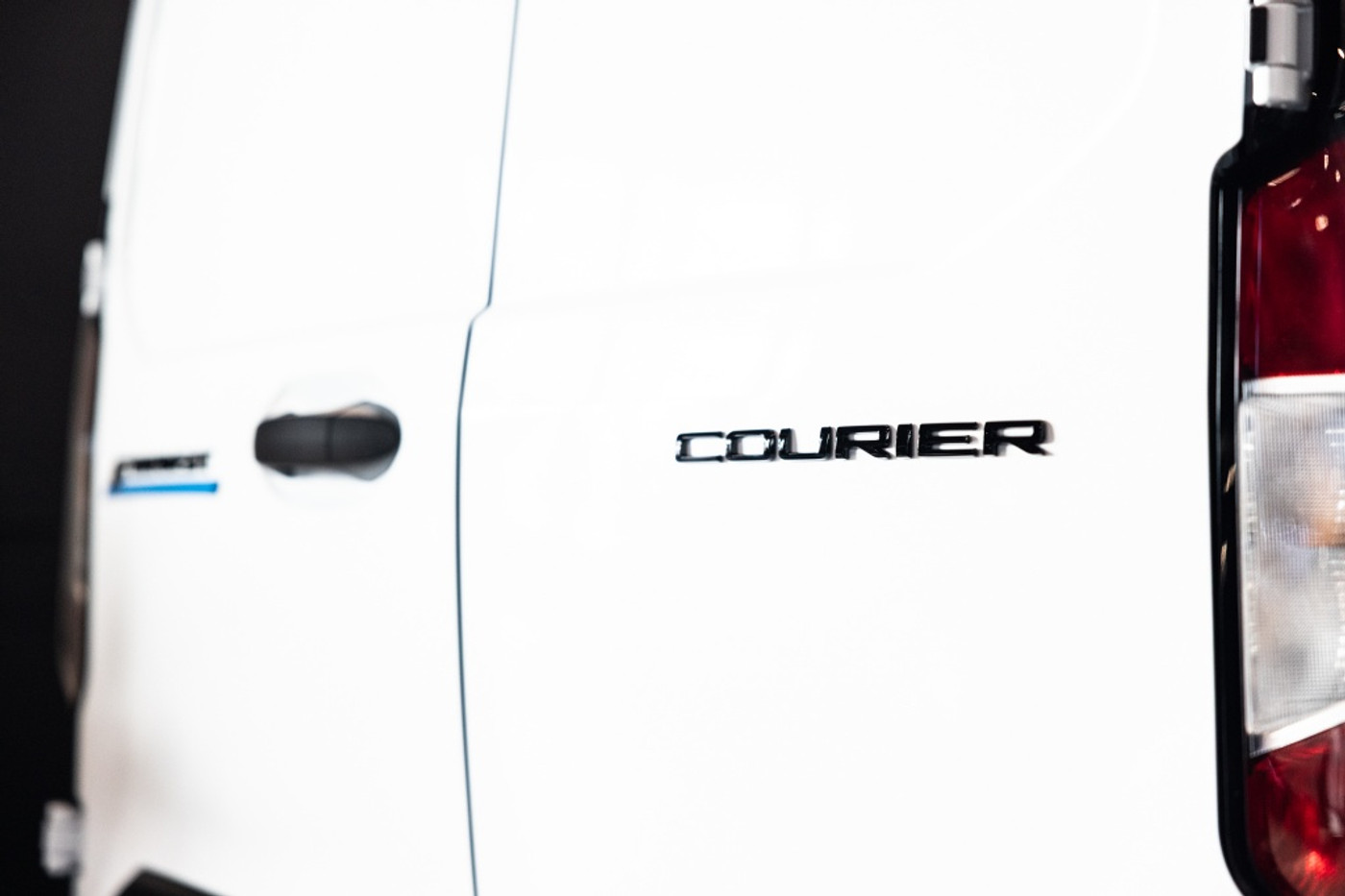 Foto van Ford E-transit Cour.