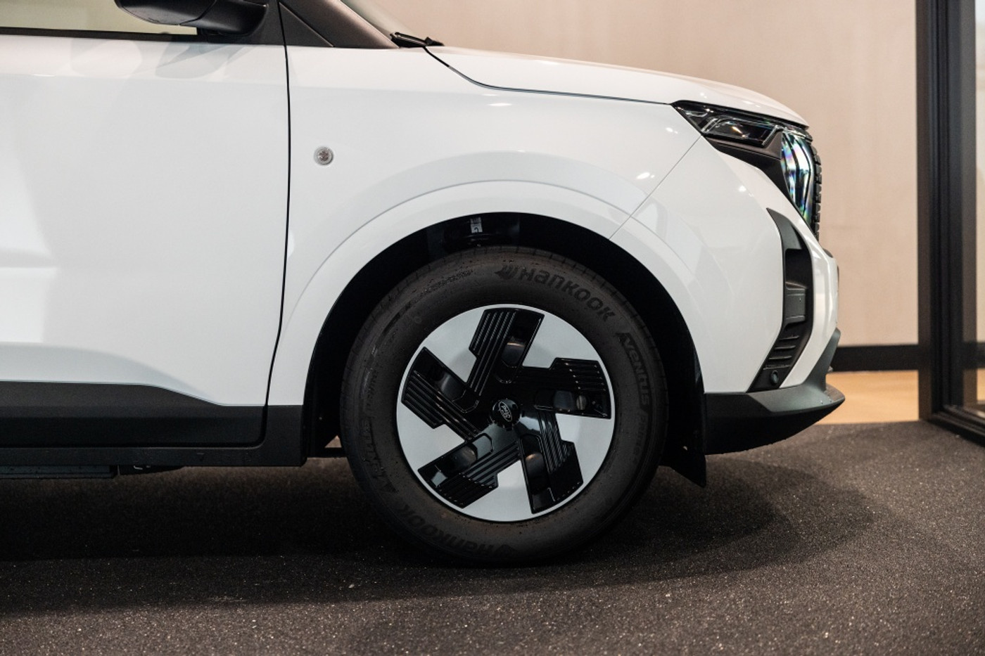 Foto van Ford E-transit Cour.