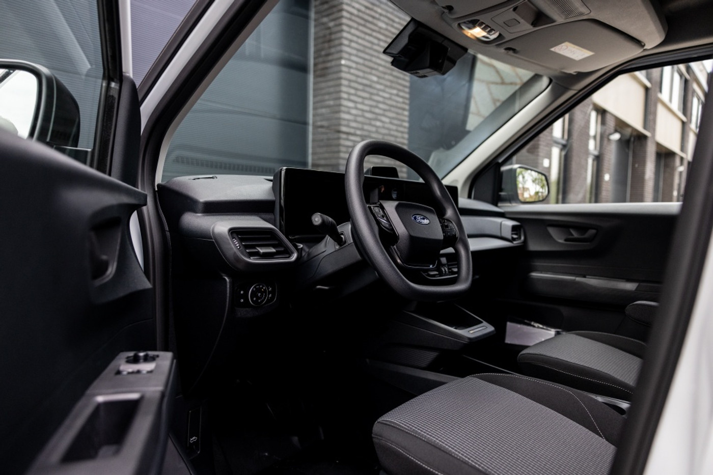 Foto van Ford E-transit Cour.