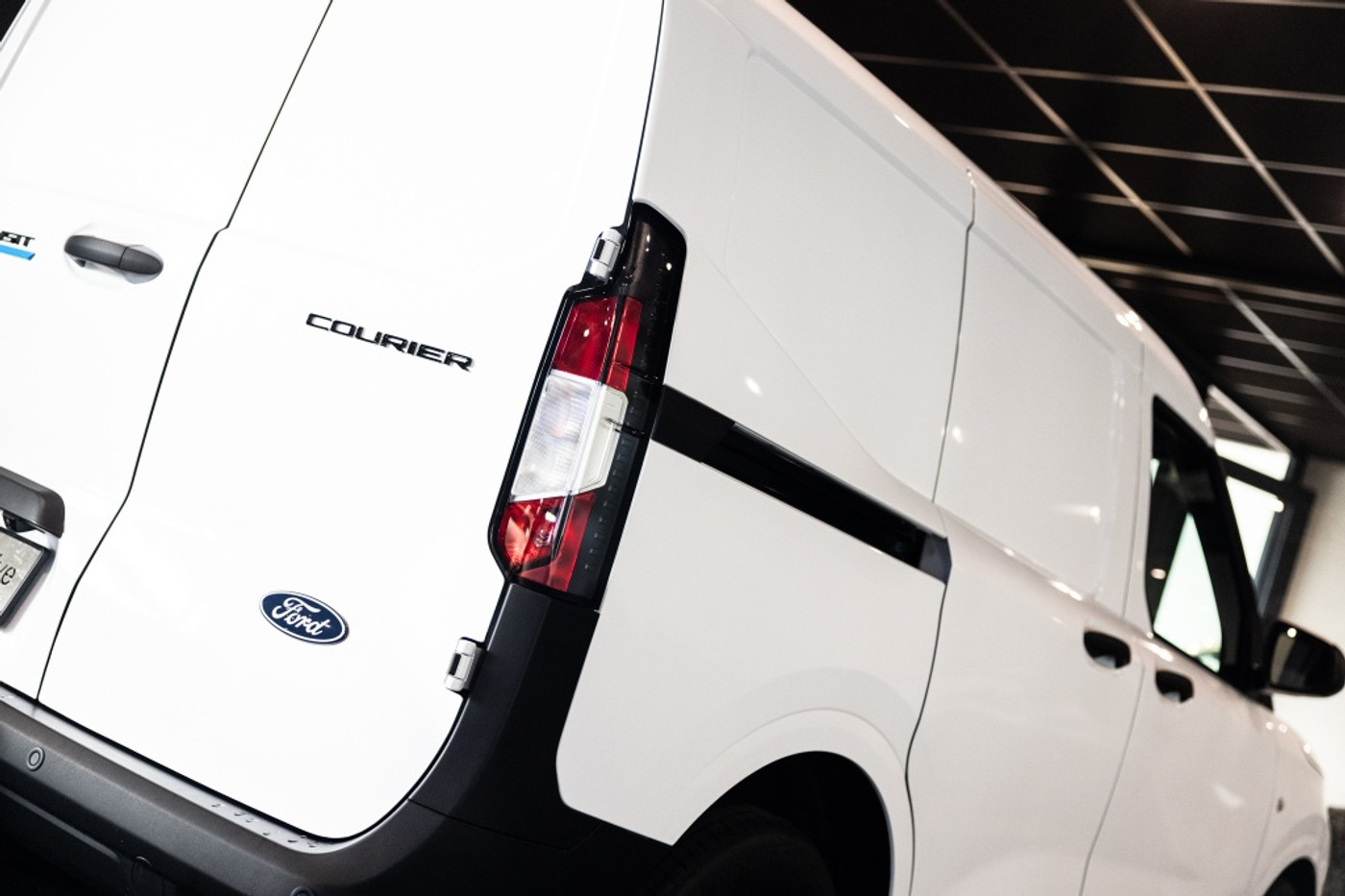 Foto van Ford E-transit Cour.