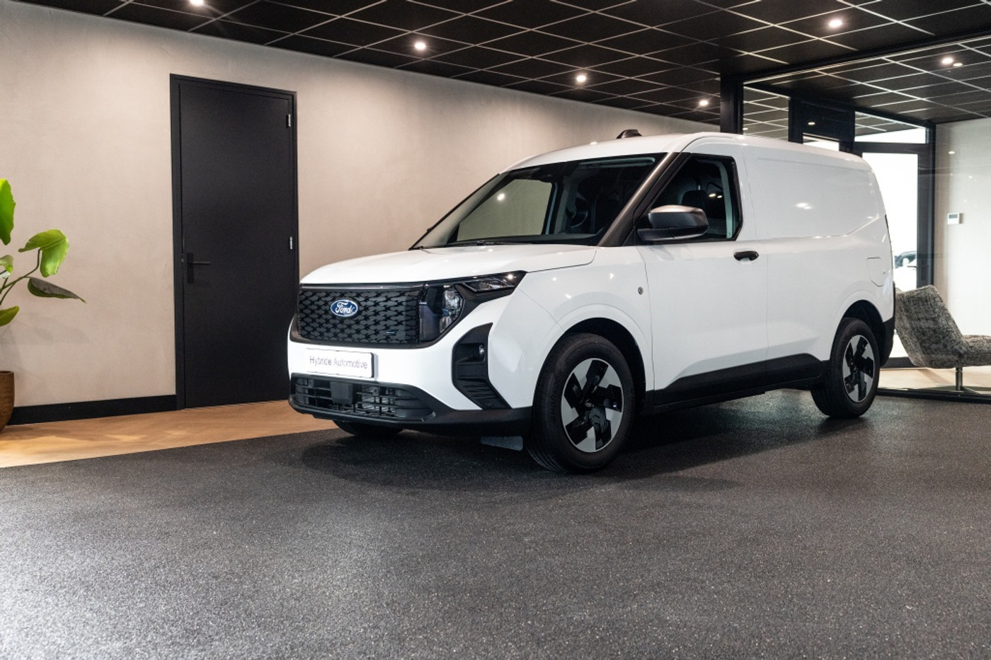 Ford E-transit Cour. Trend 44 kWh | 325 KM Actieradius | Trekhaak | Camera | 2026 - voorkant