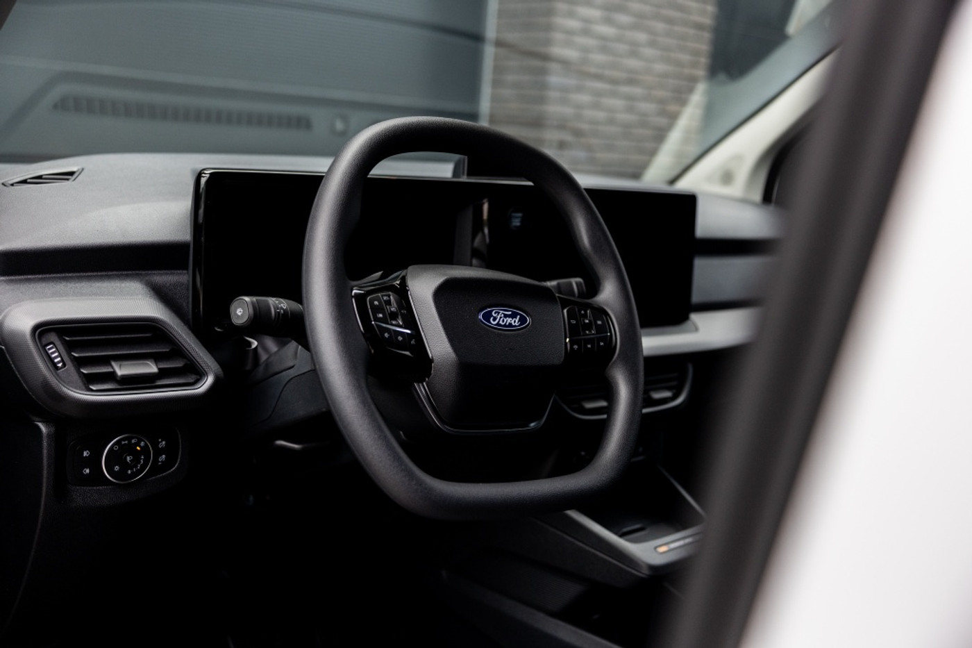 Foto van Ford E-transit Cour.
