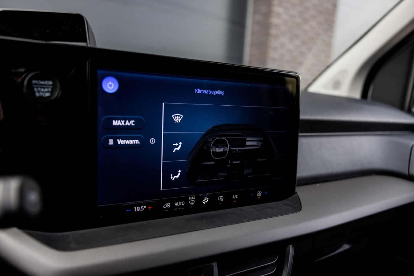 Foto van Ford E-transit Cour.