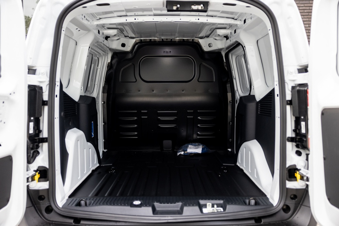 Foto van Ford E-transit Cour.