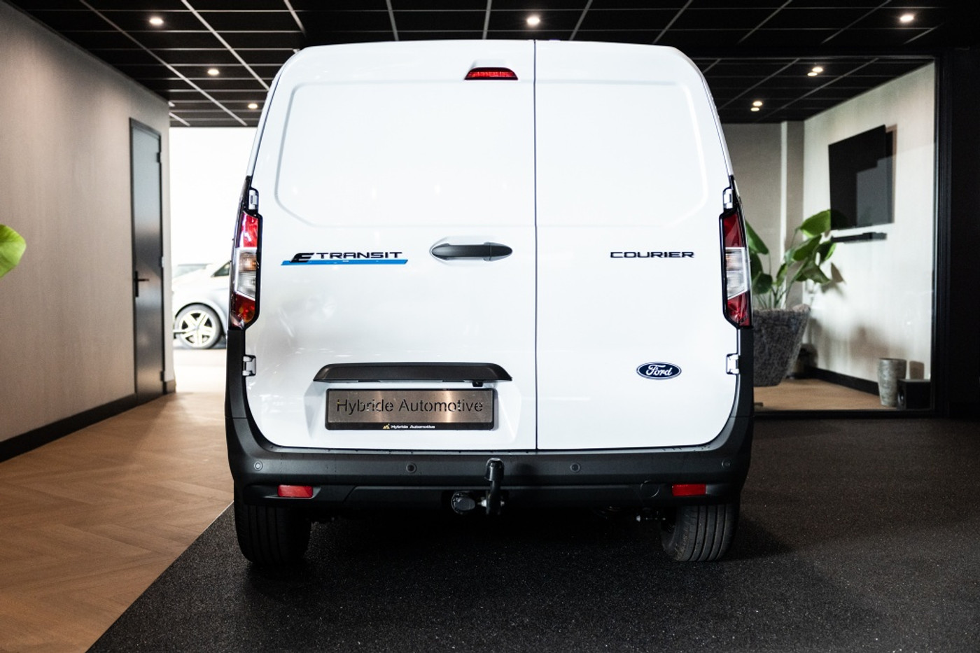 Foto van Ford E-transit Cour.