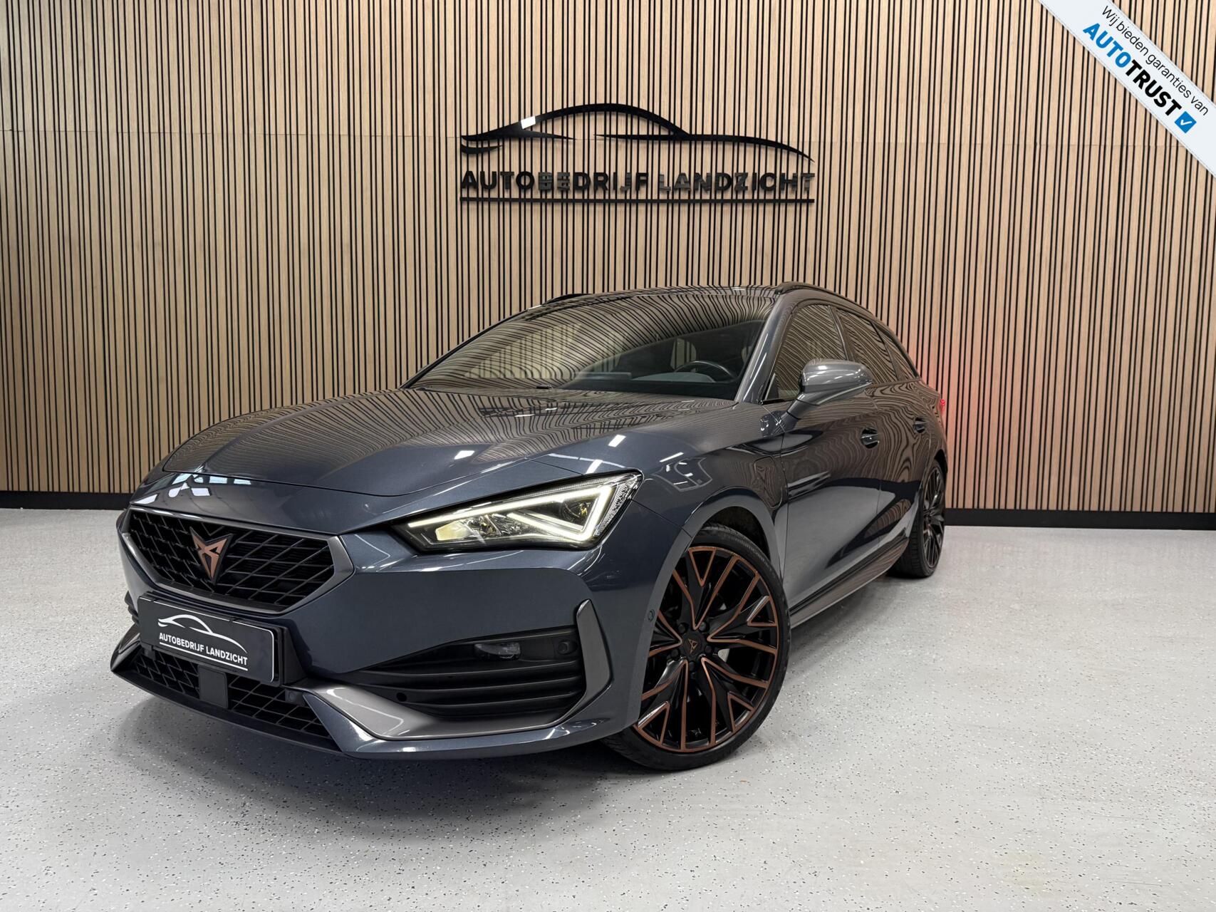 Cupra Leon Sportstourer 1.4 e-Hybrid VZ | Camera | trekhaak 2022 - voorkant