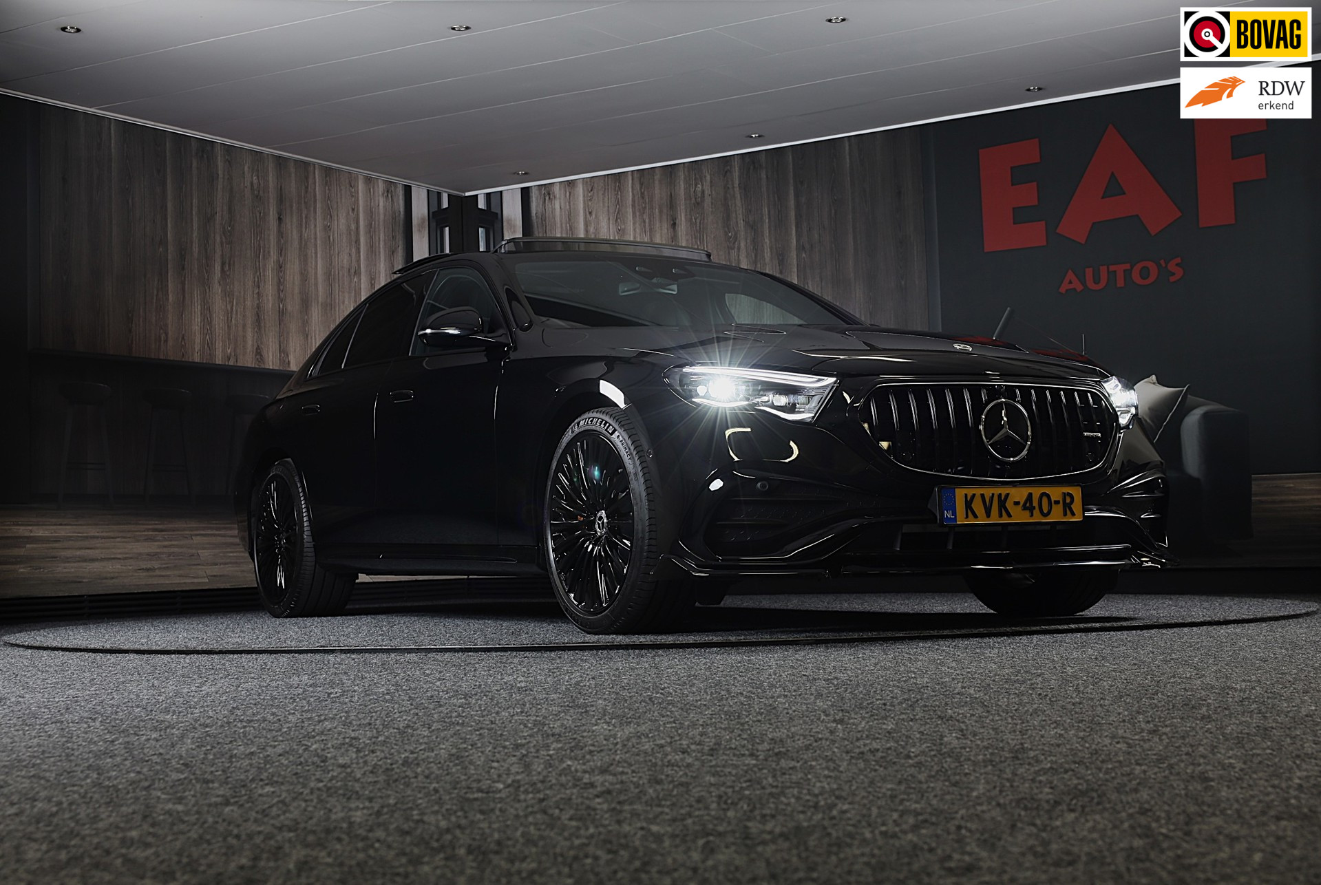 Mercedes-Benz E-klasse 300 e AMG 53 Look / Massage / Burmester 4D / Head Up / 360 Camera / Acc / Elek Stoelen / Open Pano / 20 Inc 2025 - voorkant
