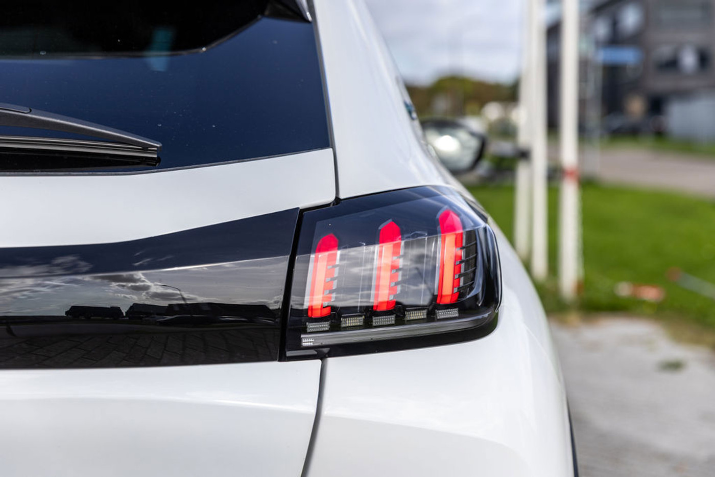 Foto van Peugeot E-208