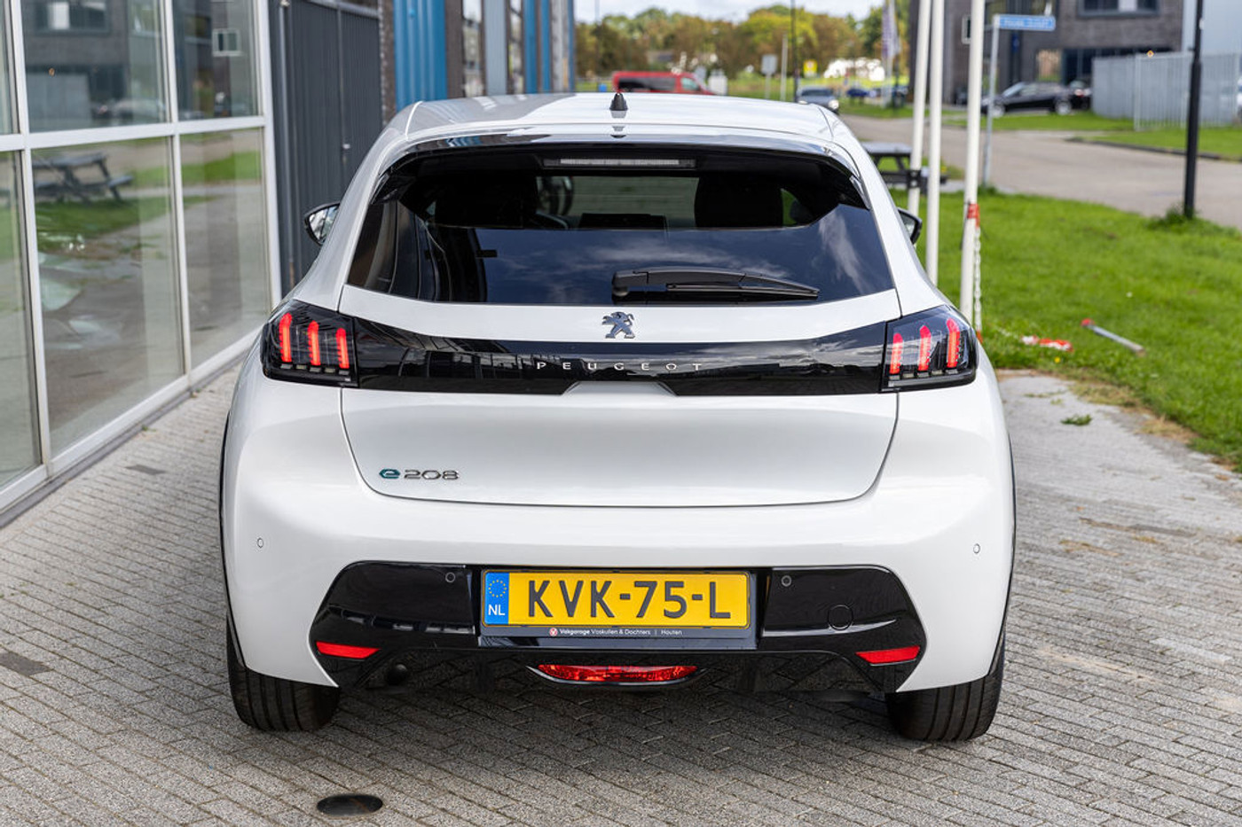 Foto van Peugeot E-208