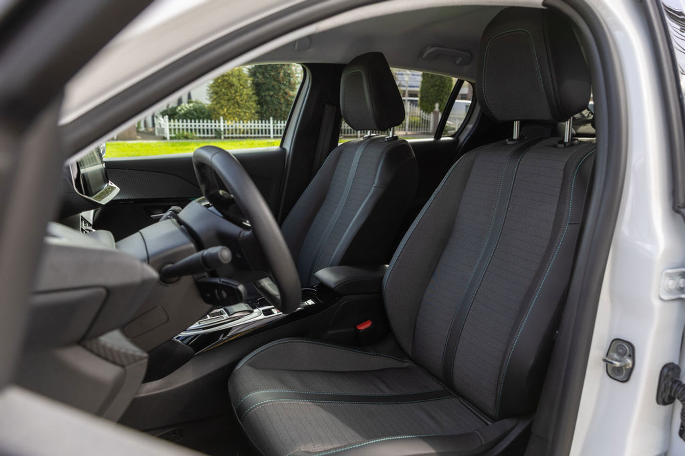 Foto van Peugeot E-208