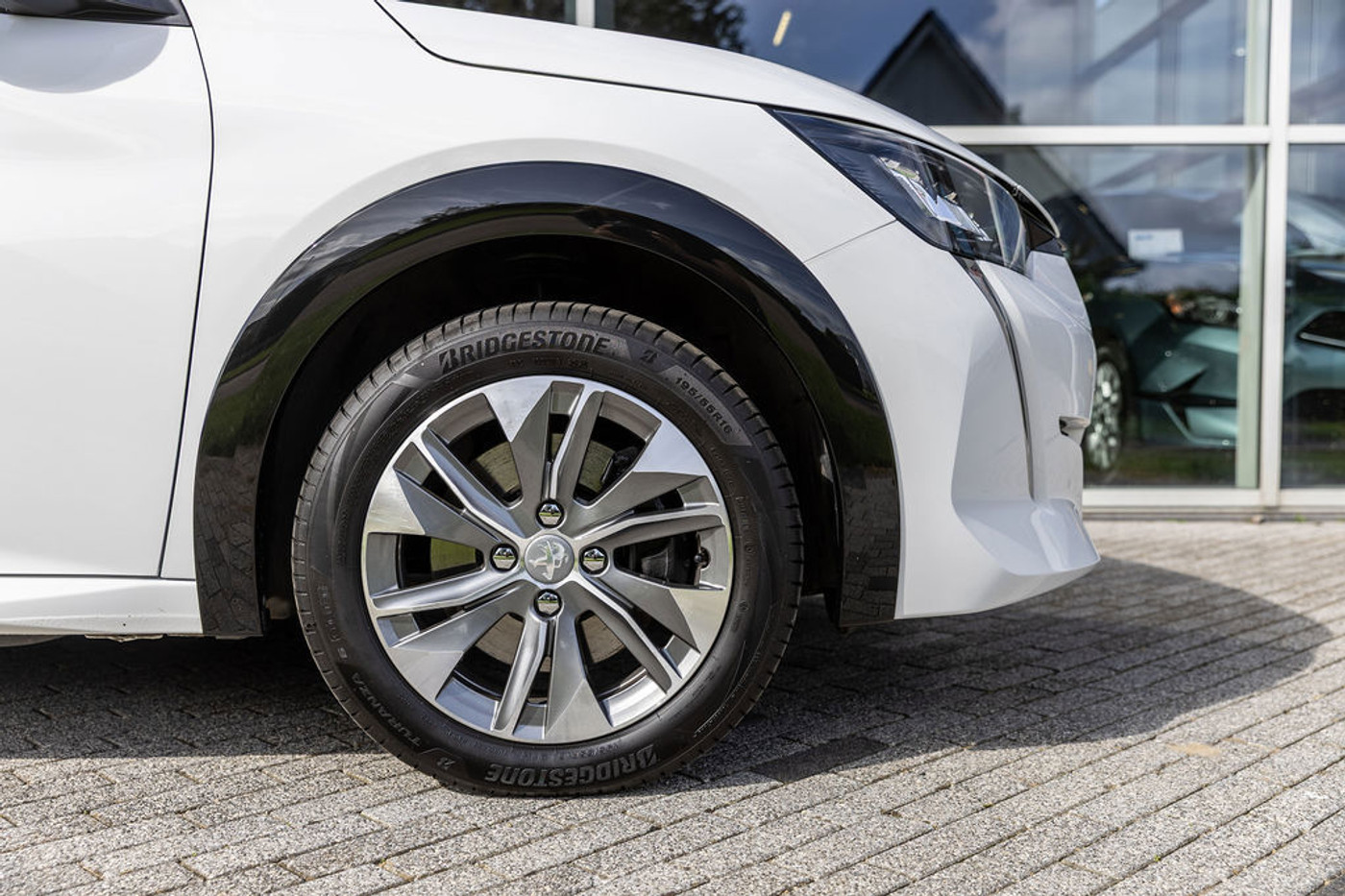 Foto van Peugeot E-208