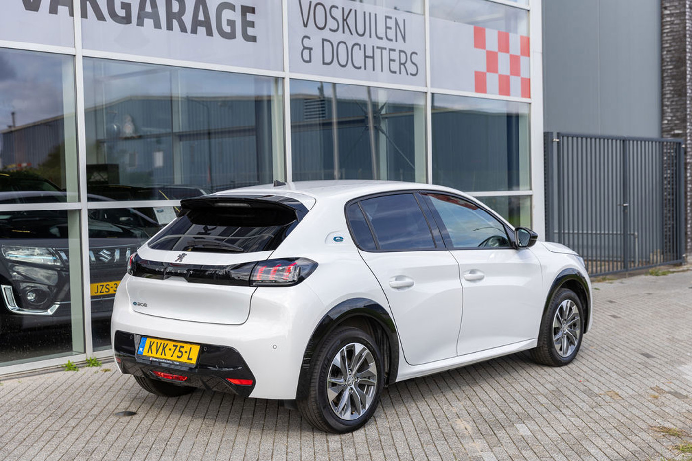 Foto van Peugeot E-208