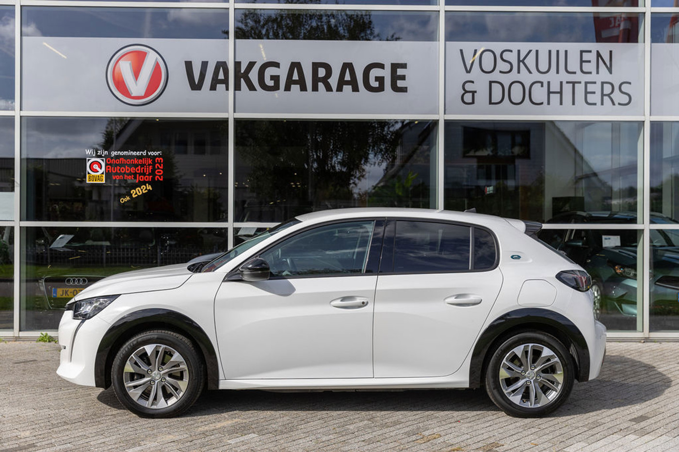 Foto van Peugeot E-208