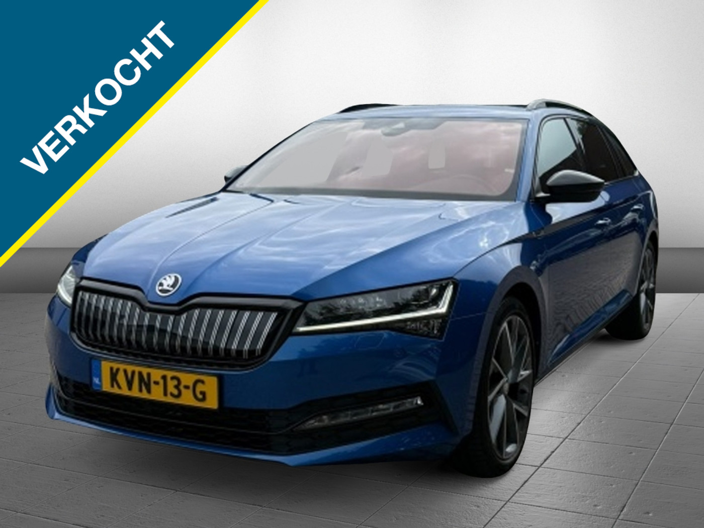 Skoda Superb Combi 1.4 TSI iV Sportline virtual cockpit, memory seat 2023 - voorkant