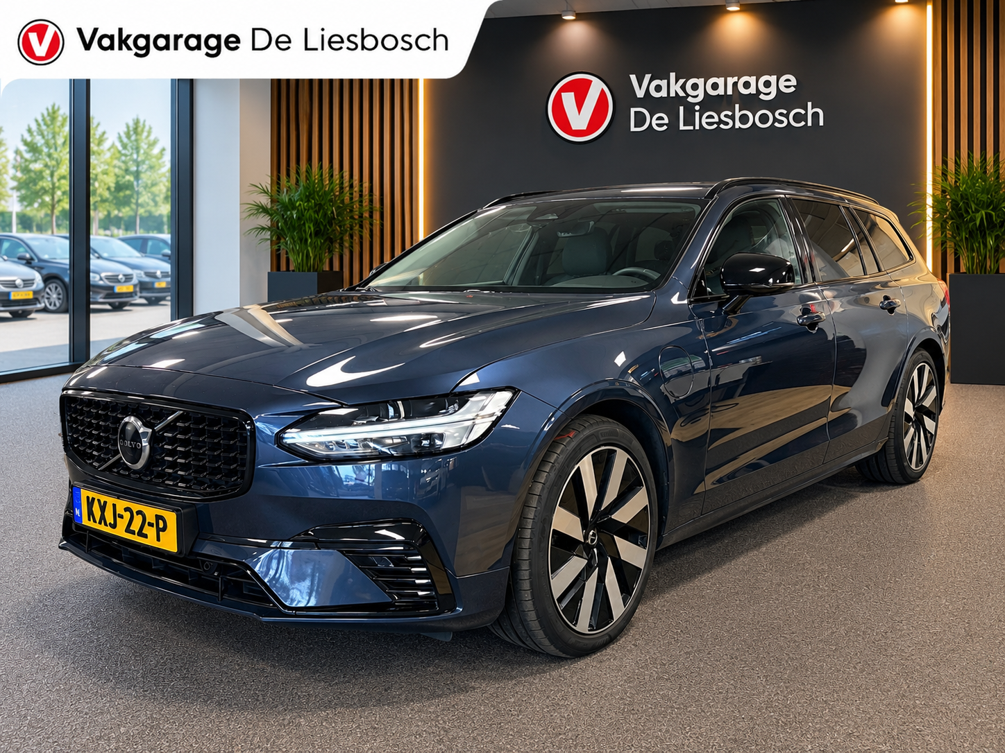 Volvo V90 2.0 T8 Plug-in hybrid AWD Ultimate Dark / Panoramadak / leder / trekhaak / camera / Harman Kardon audio 2023 - voorkant