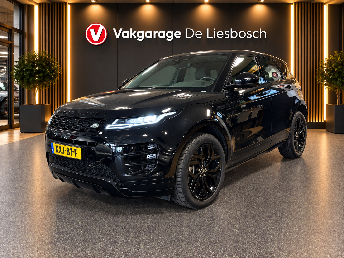 Land Rover Range Rover Evoque 1.5 P300e AWD R-Dynamic SE Leder / Meridian / camera / stoelverwarming 2023 - voorkant