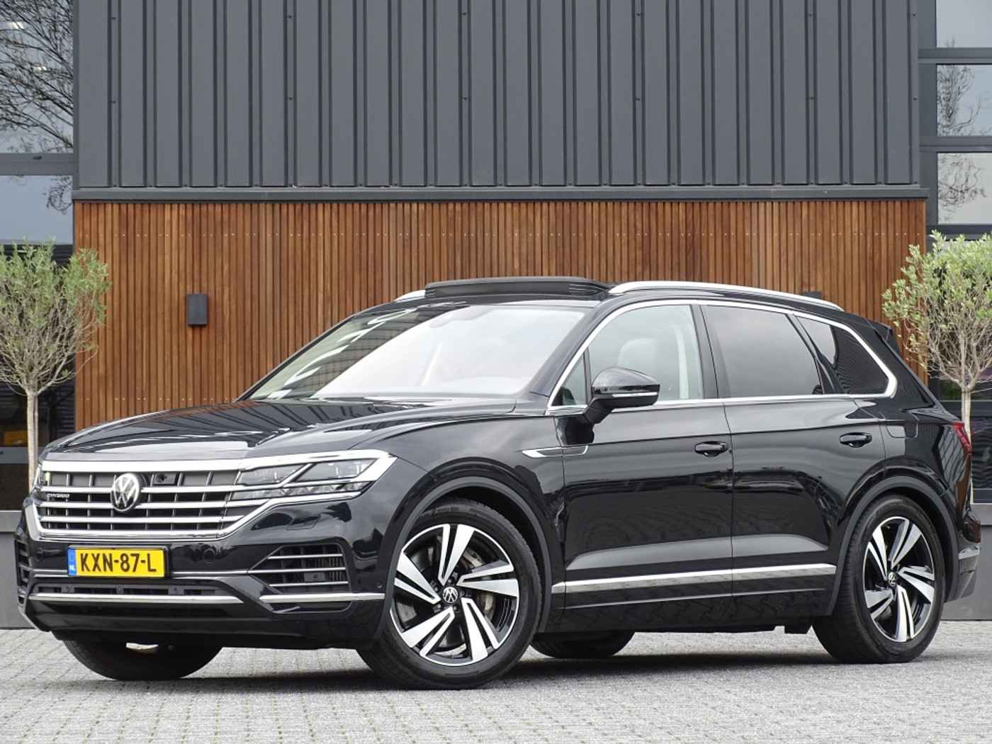 Volkswagen Touareg 3.0 TSI e-Hybrid 381PK / pano / matrix / 360° 2020 - voorkant