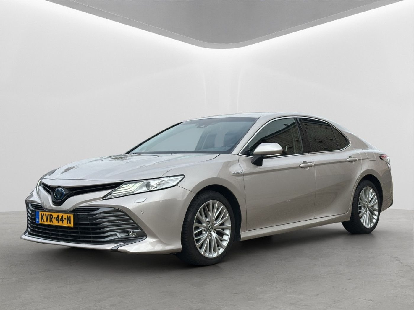 Toyota Camry 2.5 Hybrid Premium 2021 - voorkant